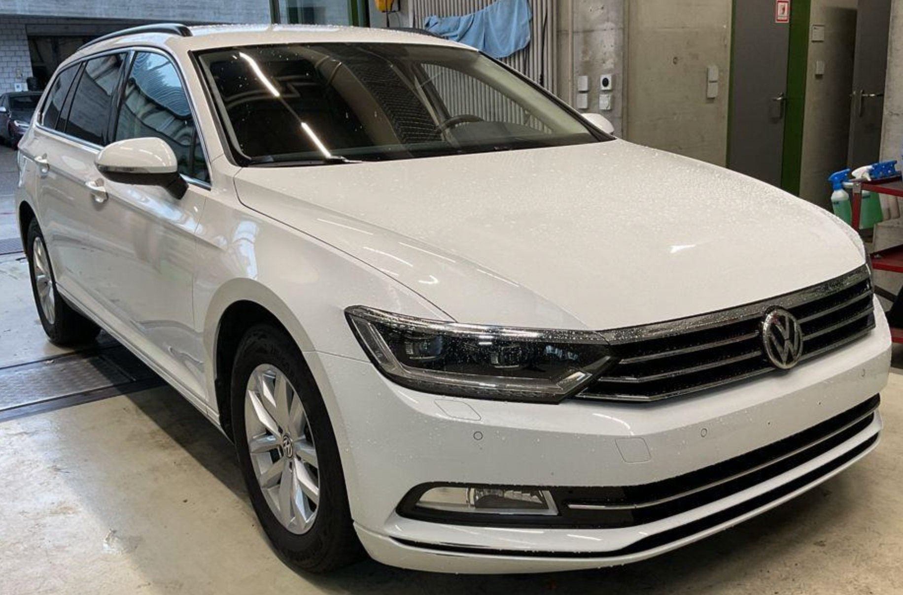 VW Passat Variant 2.0 TDI BMT Highline DSG 4Motion-image-0