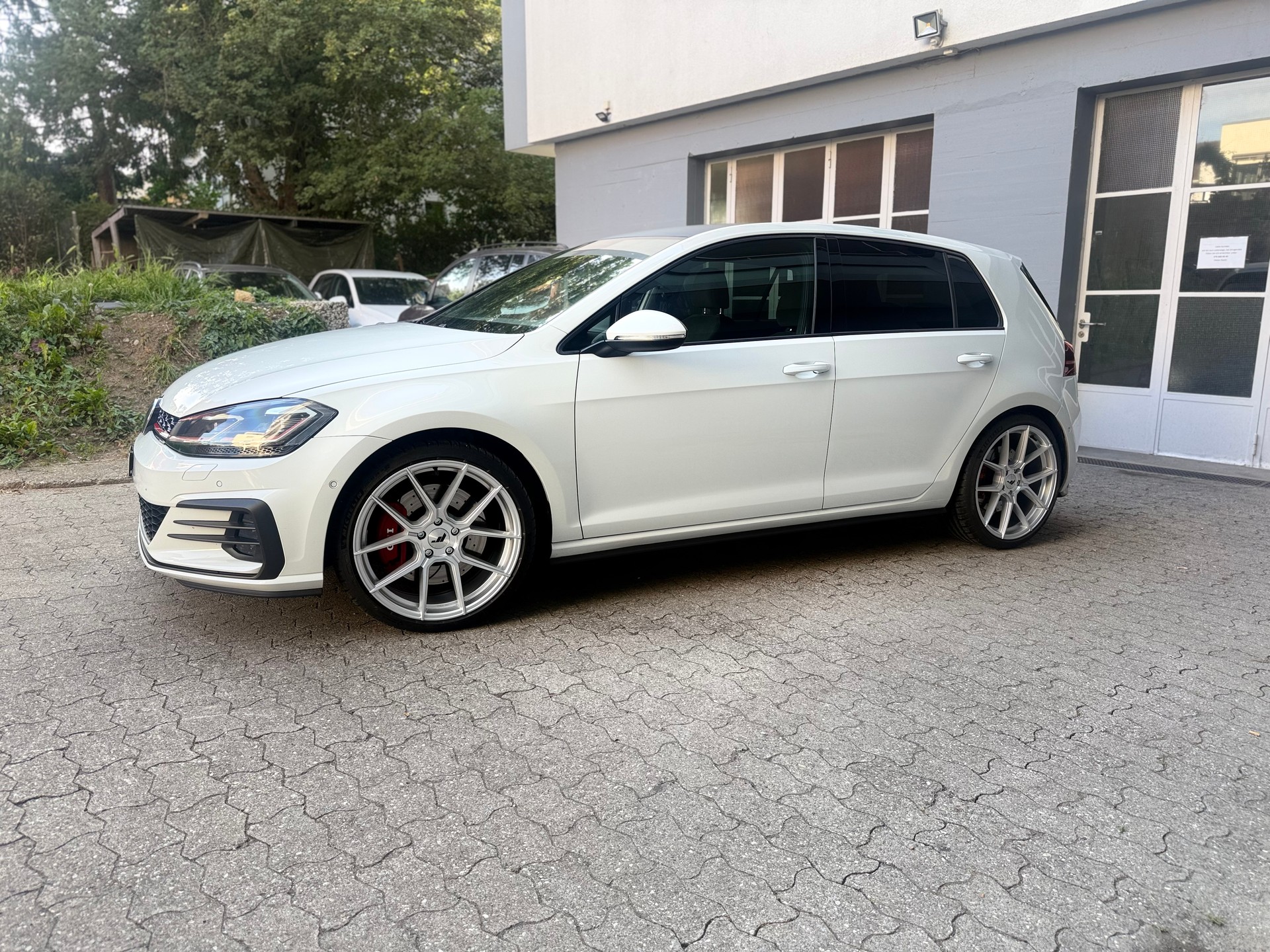 VW Golf 2.0 TSI GTI Performance DSG-image-3