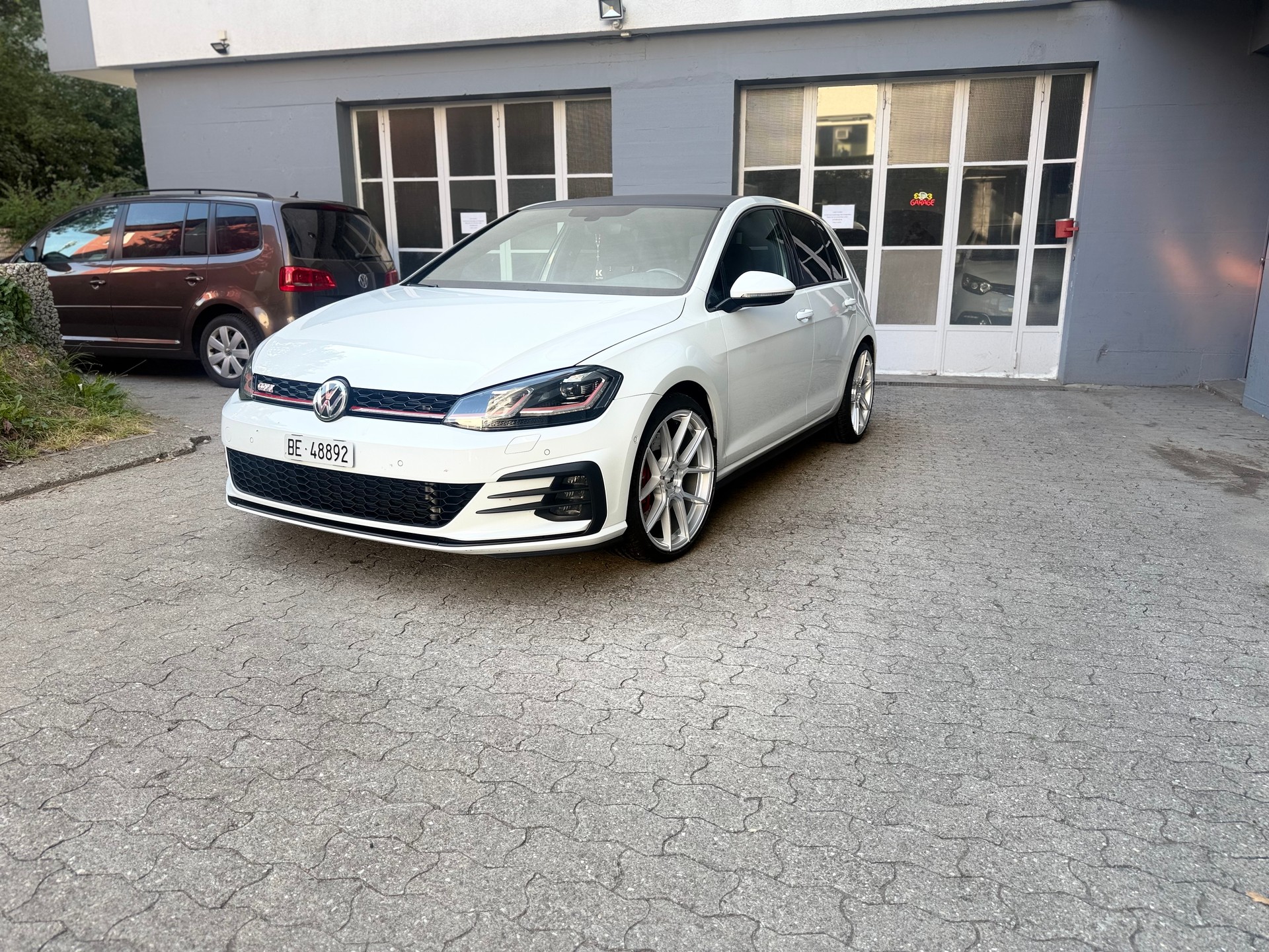 VW Golf 2.0 TSI GTI Performance DSG-image-2