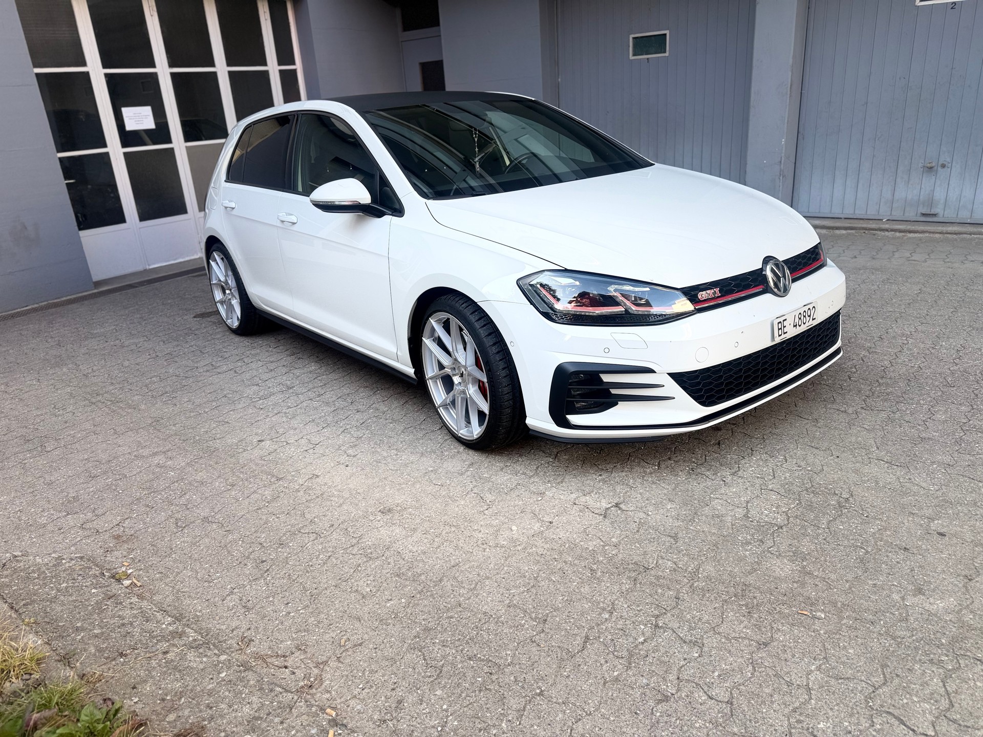 VW Golf 2.0 TSI GTI Performance DSG-image-1