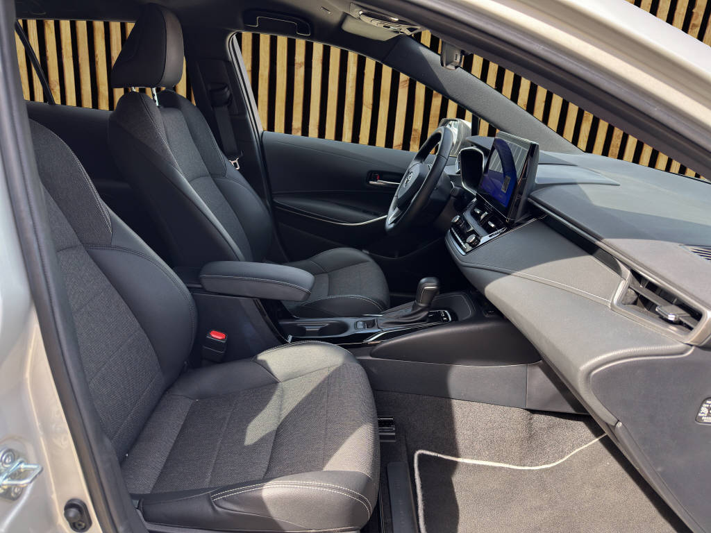 TOYOTA Corolla Touring Sports 1.8 HSD Trend-image-4