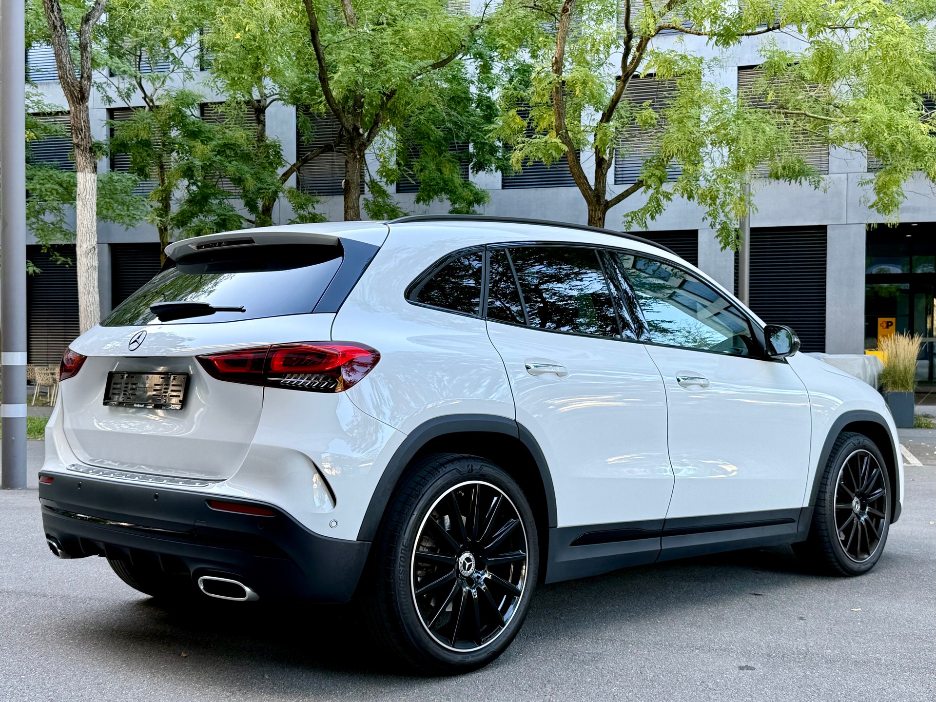 MERCEDES-BENZ GLA 250 4Matic AMG Line 8G-DCT-image-10