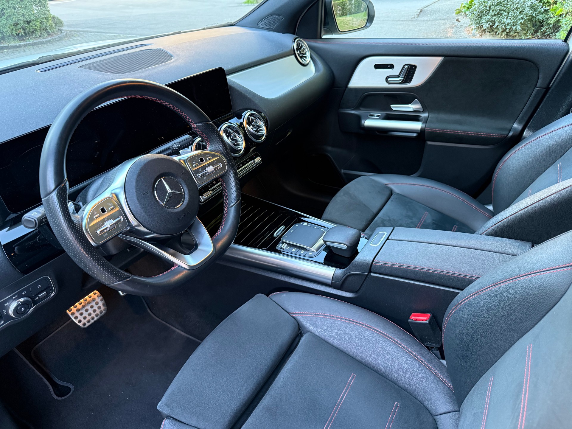 MERCEDES-BENZ GLA 250 4Matic AMG Line 8G-DCT-image-12