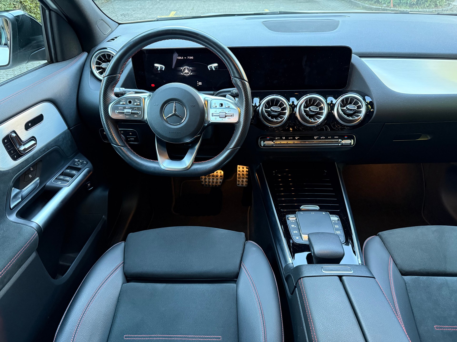 MERCEDES-BENZ GLA 250 4Matic AMG Line 8G-DCT-image-11