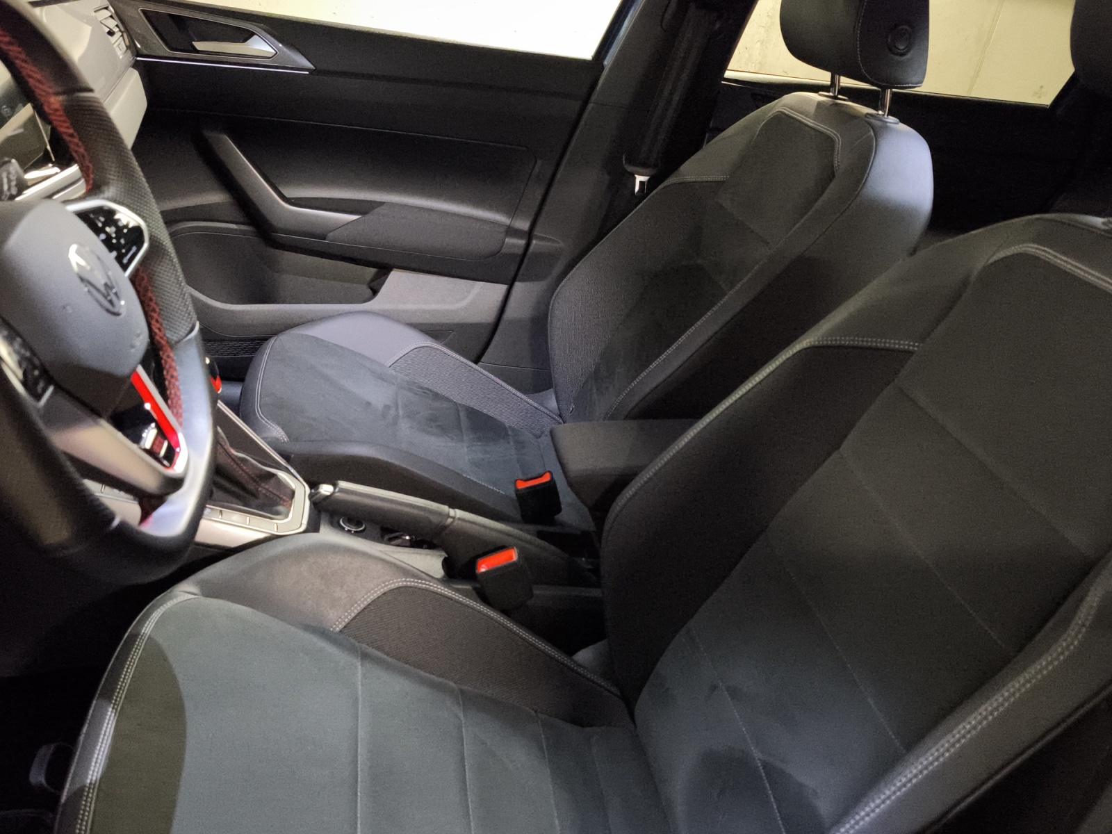 VW Polo 2.0 TSI GTI DSG-image-10