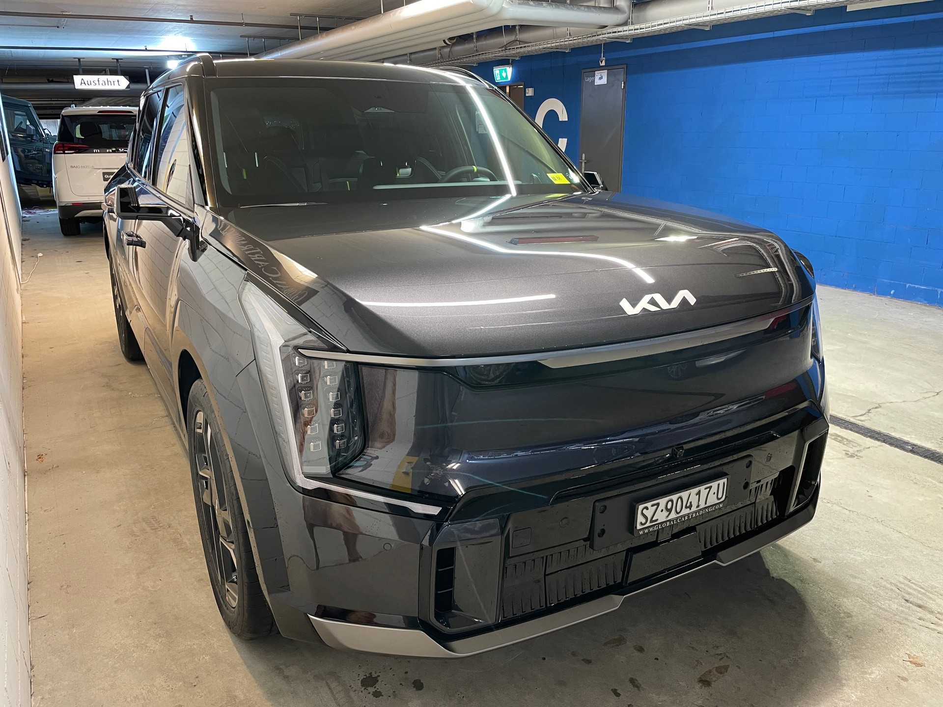 KIA EV9 99,8 kWh GT 4x4 mit Panorama Schiebedach und Digitale Rückspiegel-image-2