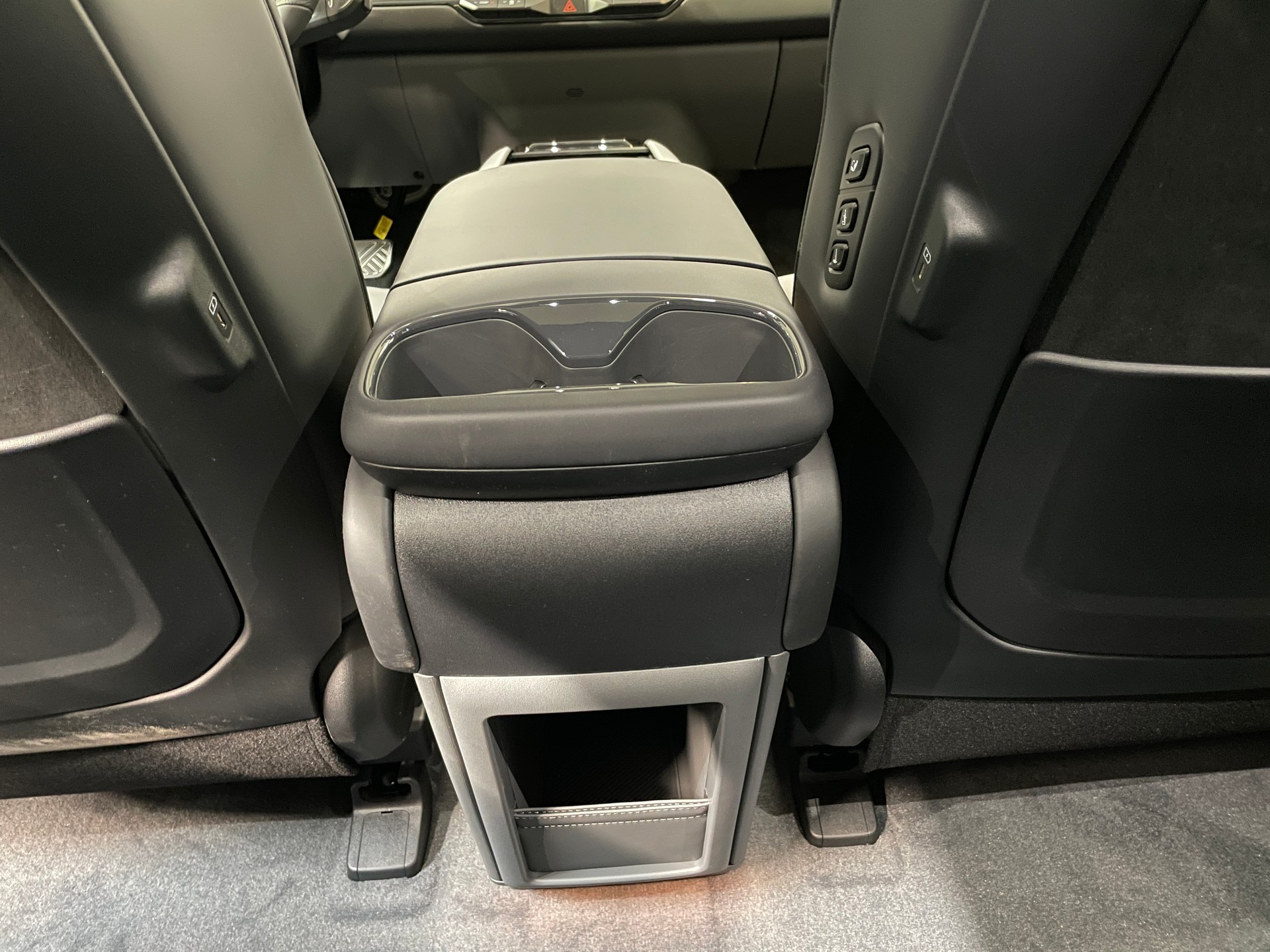 KIA EV9 99,8 kWh GT 4x4 mit Panorama Schiebedach und Digitale Rückspiegel-image-14