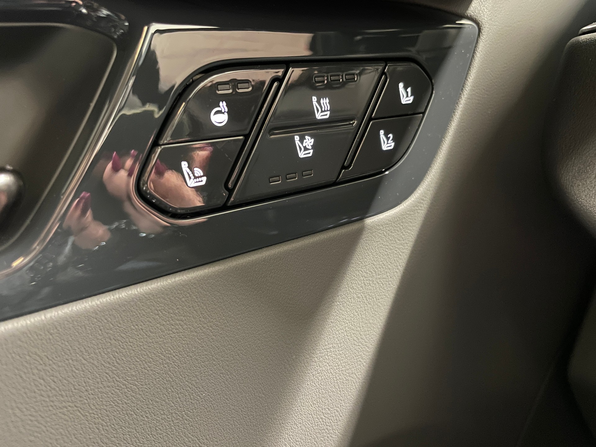 KIA EV9 99,8 kWh GT 4x4 mit Panorama Schiebedach und Digitale Rückspiegel-image-30