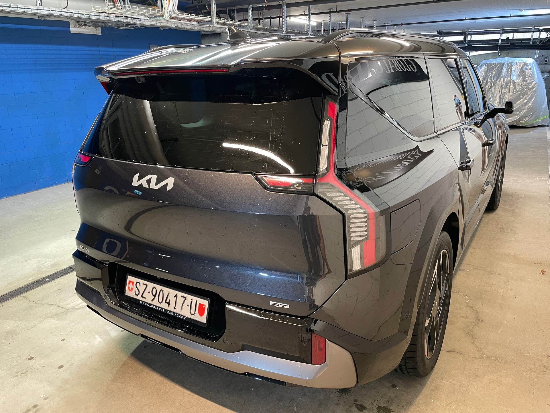 KIA EV9 99,8 kWh GT 4x4 mit Panorama Schiebedach und Digitale Rückspiegel-image-3