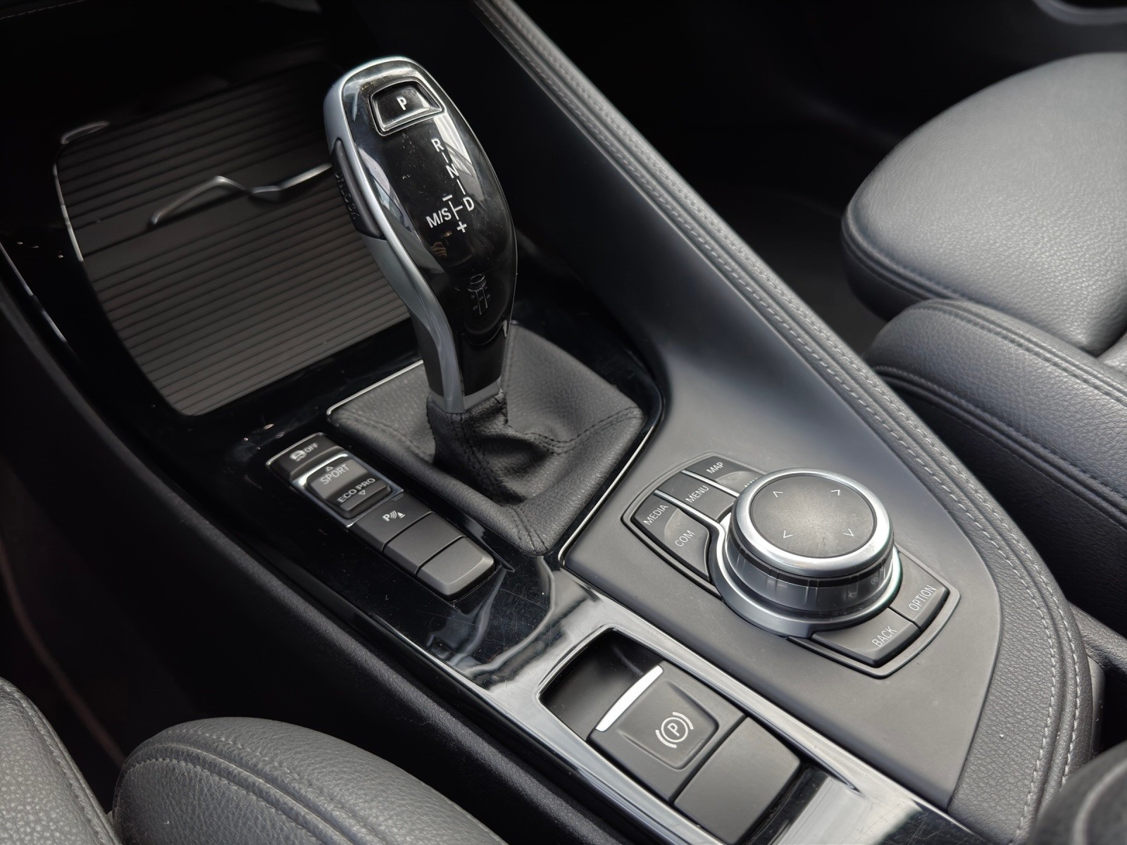 BMW X2 sDrive 18d Steptronic-image-15