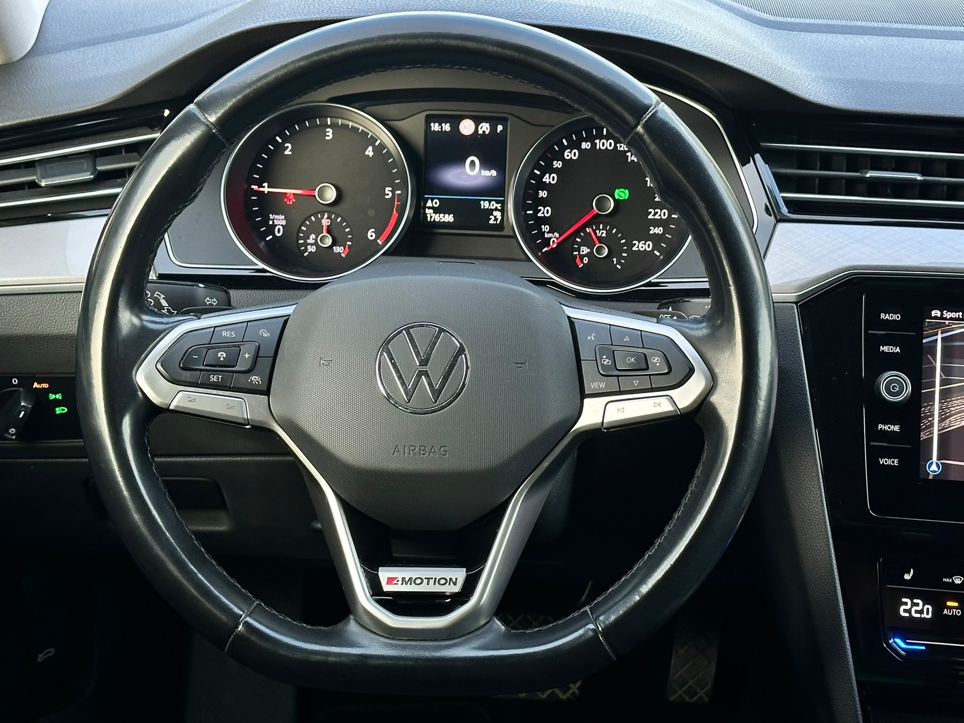VW Passat 2.0 TDI BMT Business 4Motion DSG * CH-Fahrzeug * Frisch ab MFK *-image-11