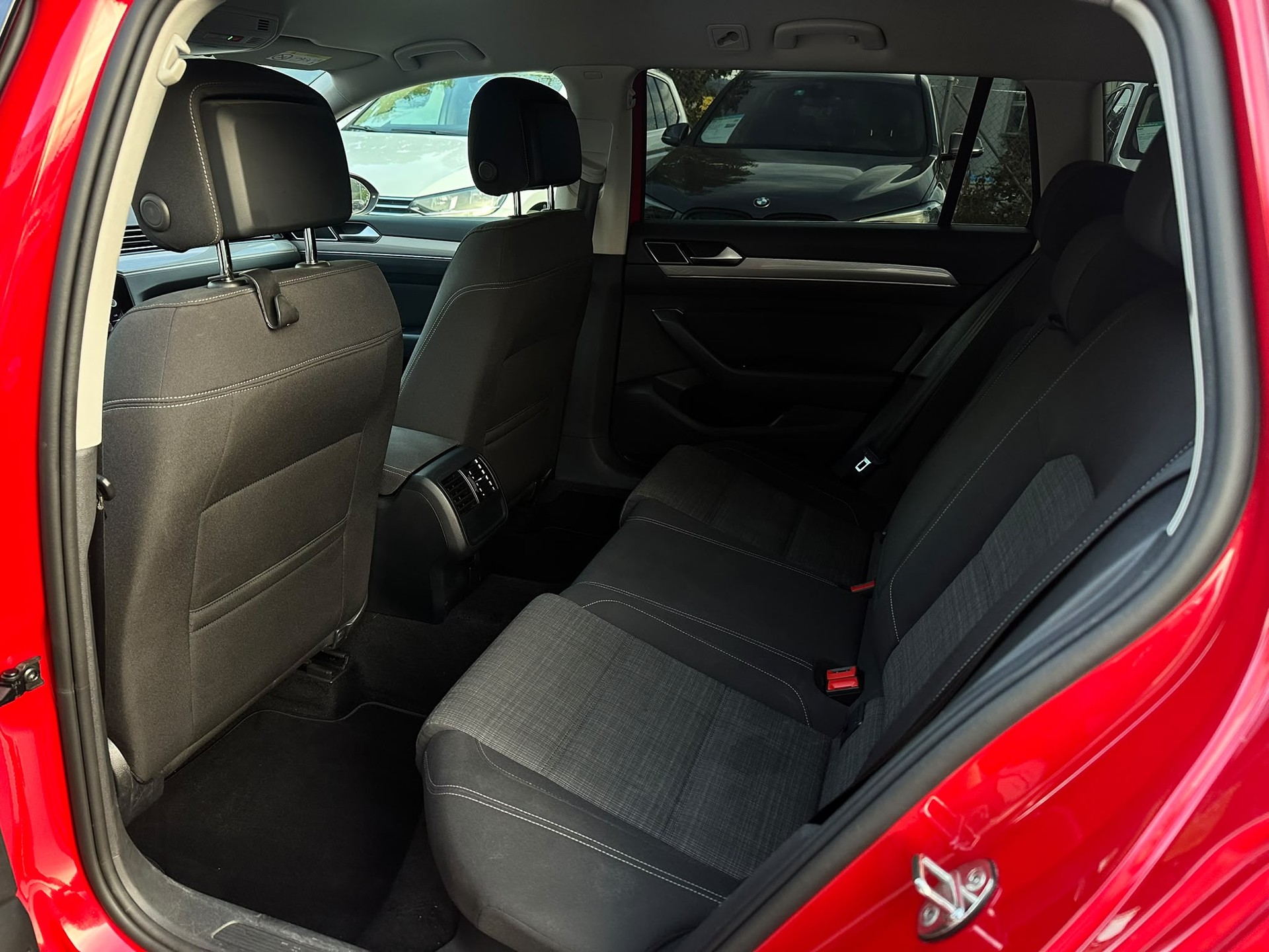 VW Passat 2.0 TDI BMT Business 4Motion DSG * CH-Fahrzeug * Frisch ab MFK *-image-18