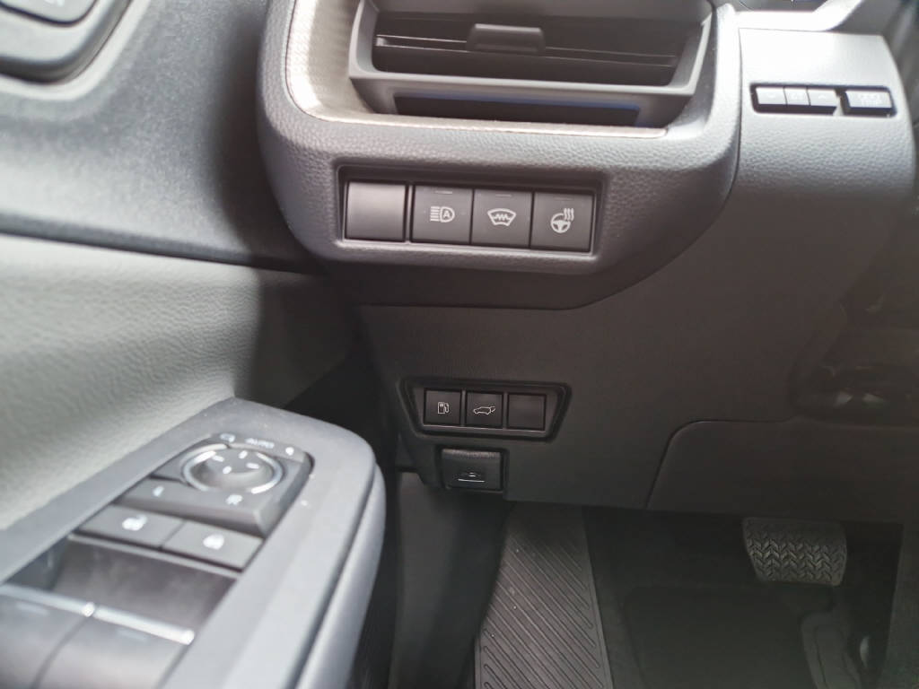 TOYOTA Prius 2.0 Plug-In-Hybrid Premi 47329/000-image-12