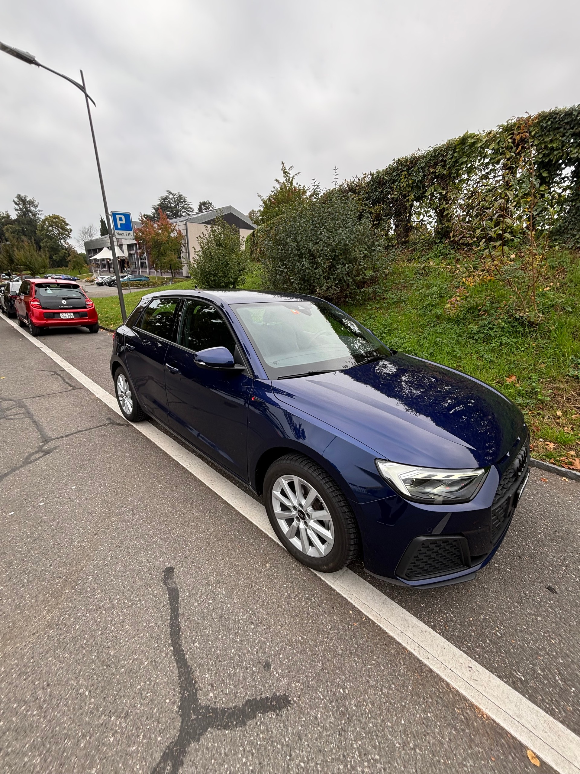 AUDI 1.0 30 TFSI Attraction S-Tronic-image-3