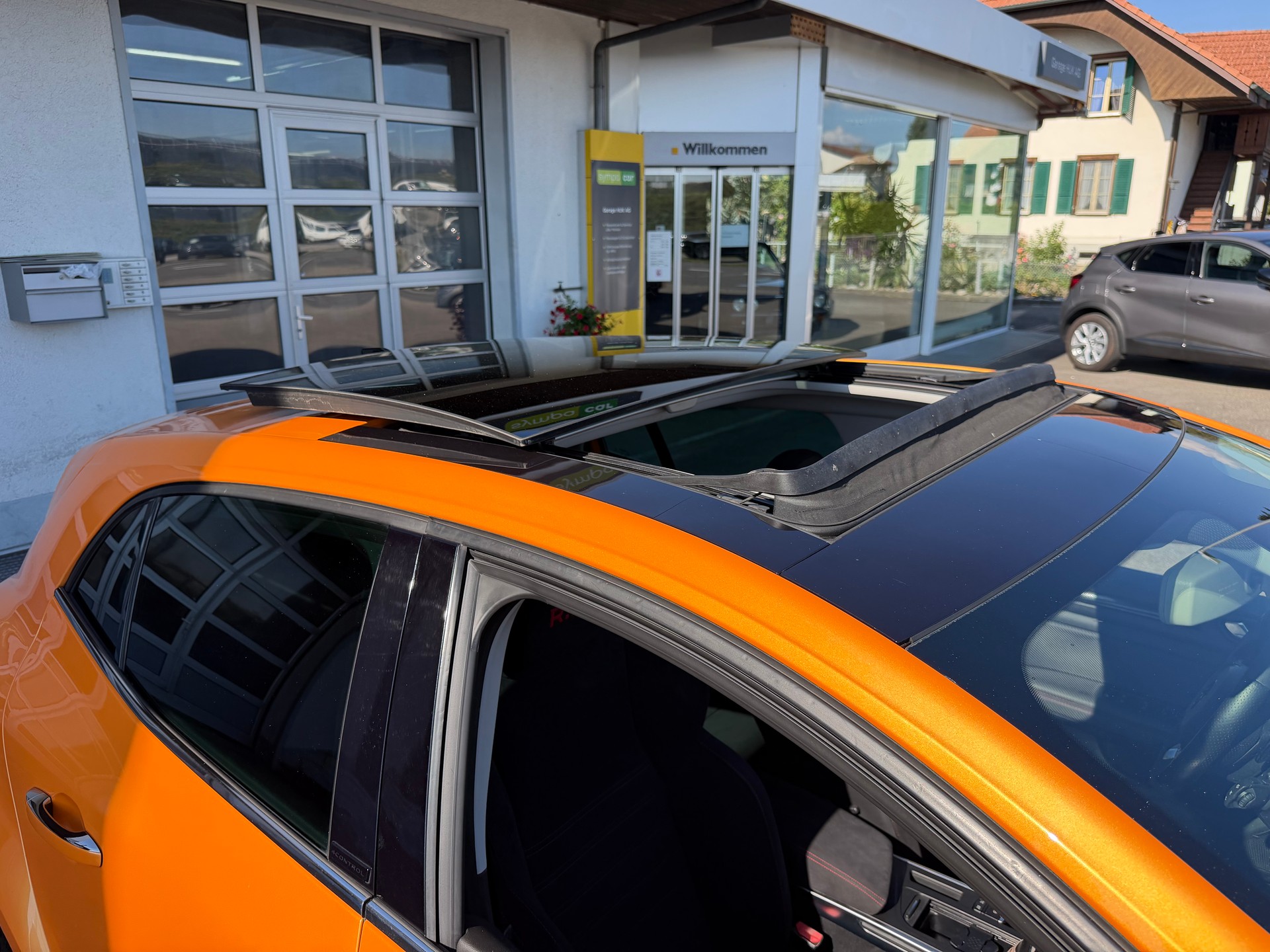 RENAULT Mégane Trophy 300 EDC+++TOP AUSSTATTUNG+++PANORAMA+++-image-15