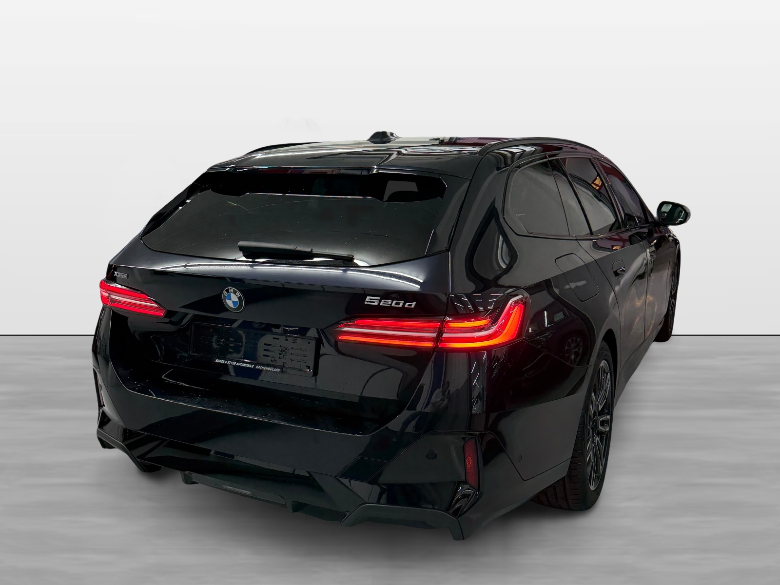 BMW 520d xDrive 48V Touring M Sport Steptronic-image-5