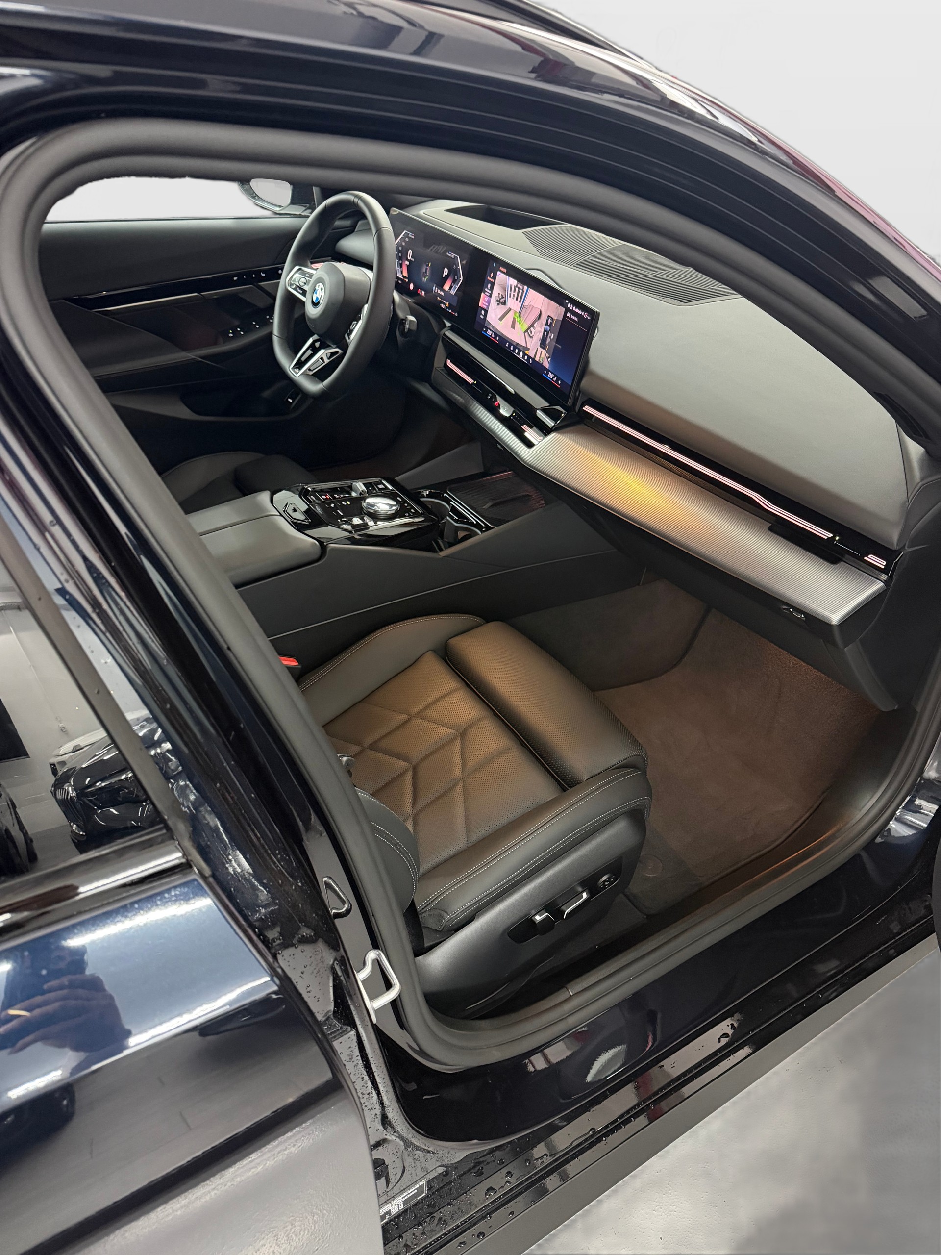 BMW 520d xDrive 48V Touring M Sport Steptronic-image-6