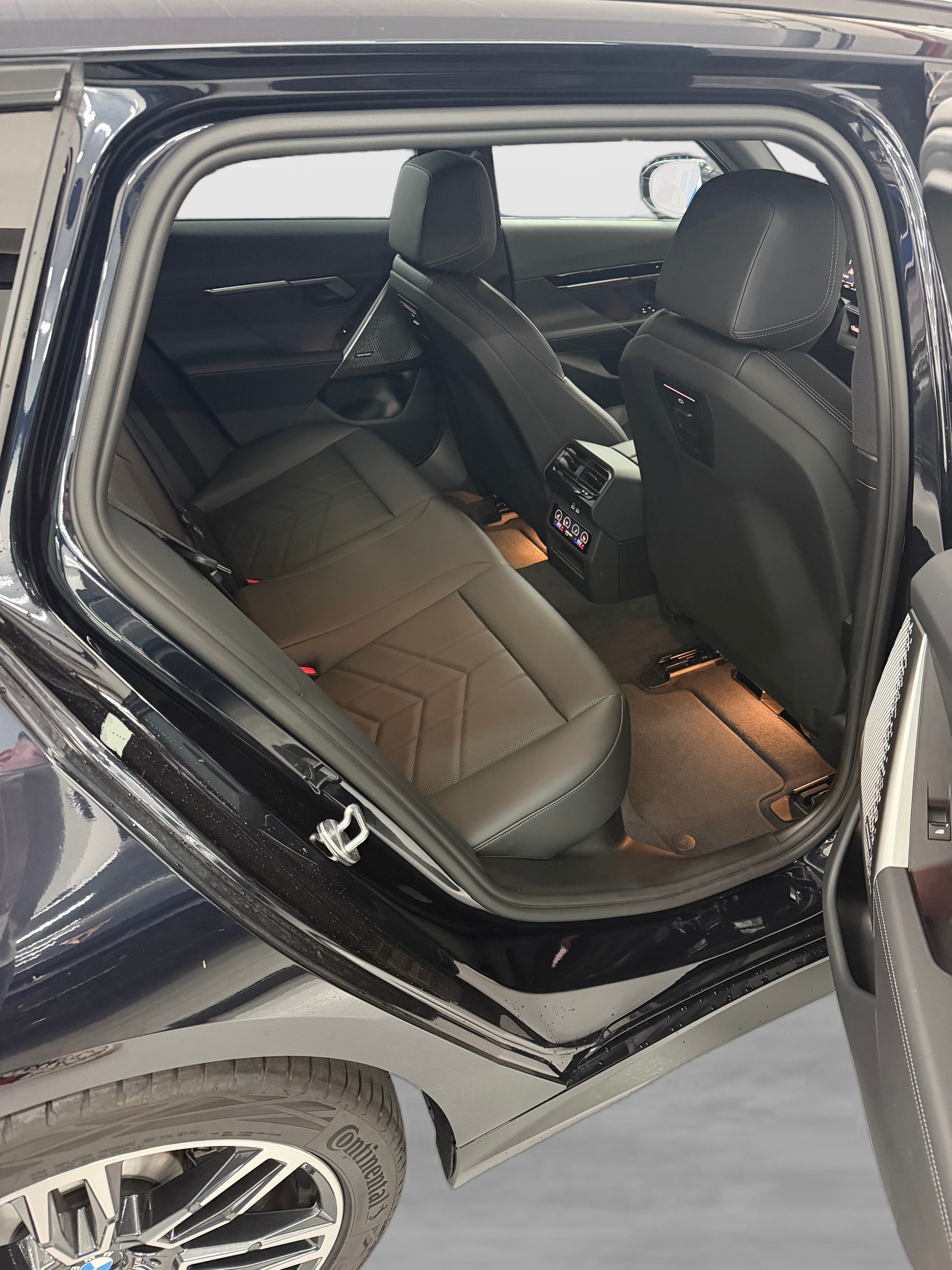 BMW 520d xDrive 48V Touring M Sport Steptronic-image-8