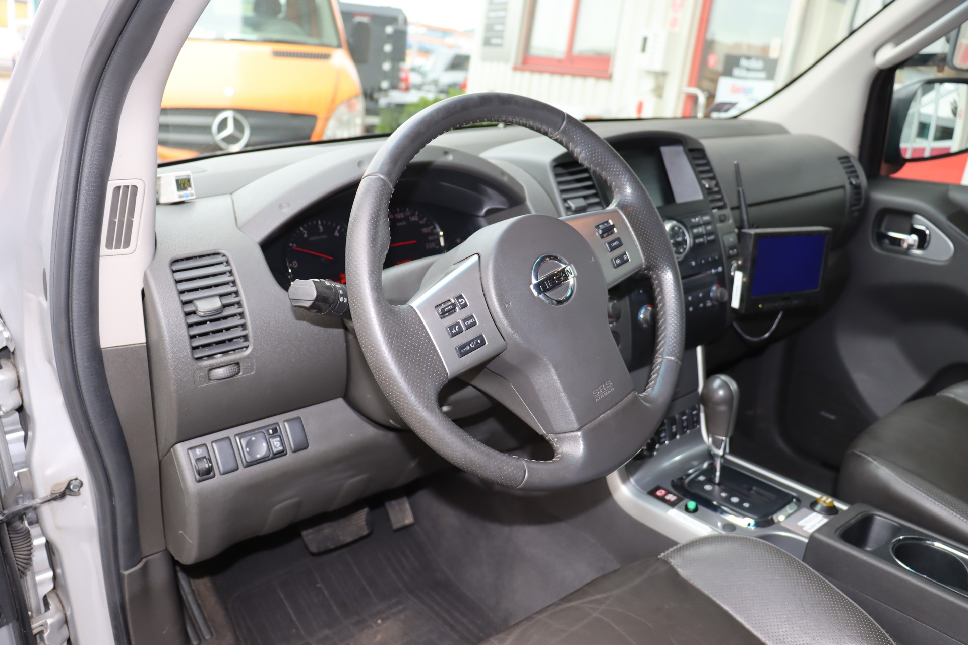 NISSAN 3.0 V6 DC 4WD 6000Kg Anhängelast-image-14