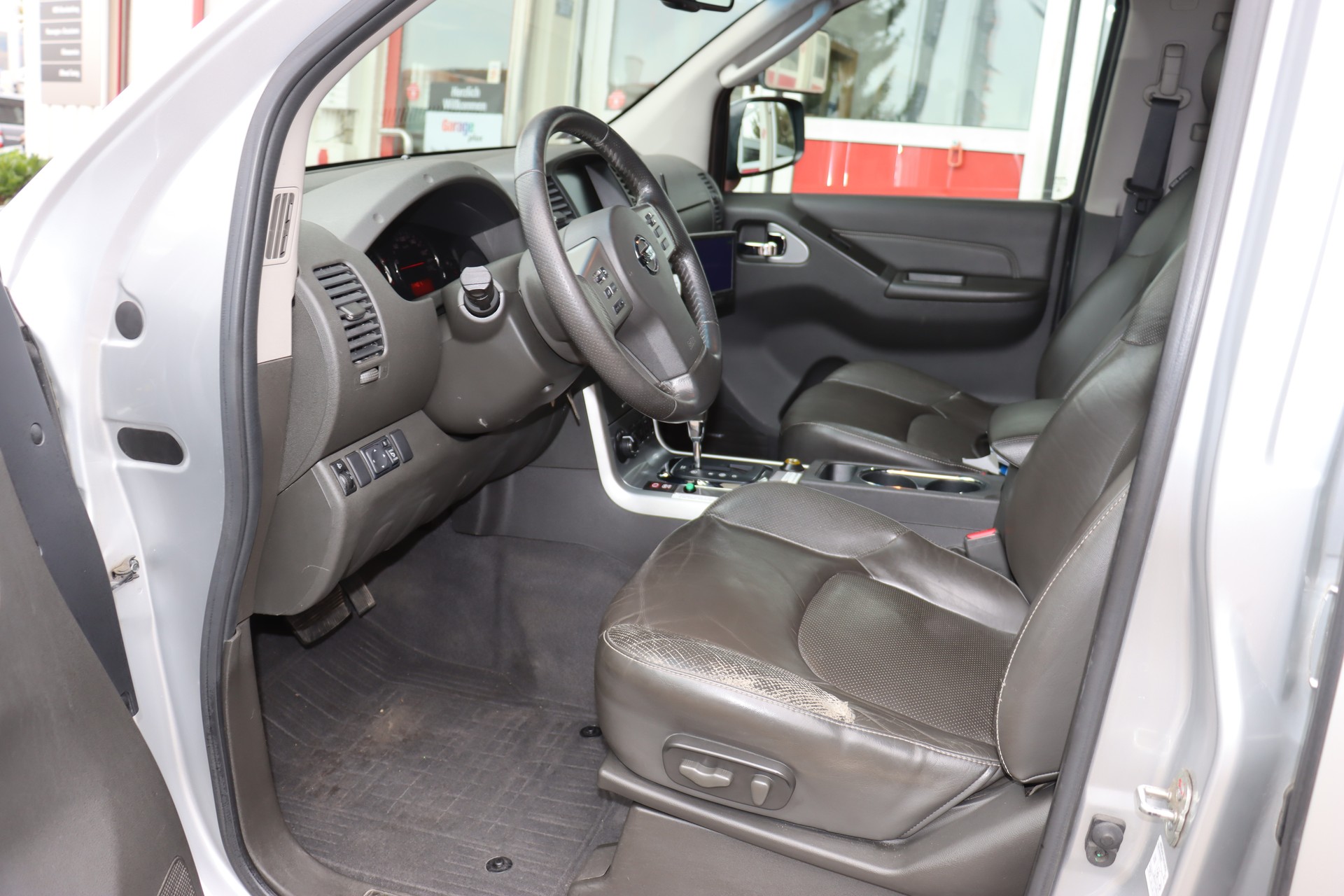 NISSAN 3.0 V6 DC 4WD 6000Kg Anhängelast-image-12