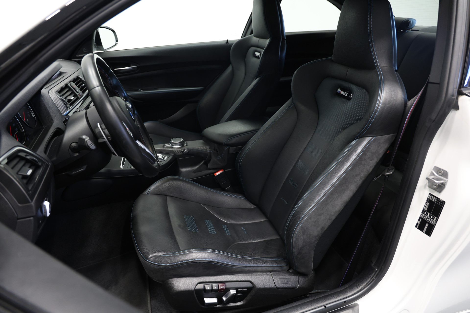 BMW M2 Competition Drivelogic *CH-Fahrzeug*Aulitzky Abgasanlage*KW Gewindefahrwerk*-image-17