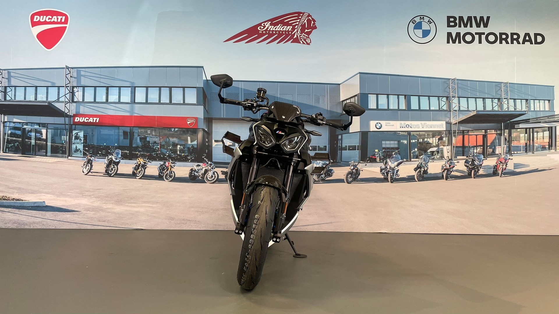 BMW M 1000 R Service inclus 3 ans ou 30'000km / 5 ans de garantie jusqu'au 30.11.2026-showroom-element-1
