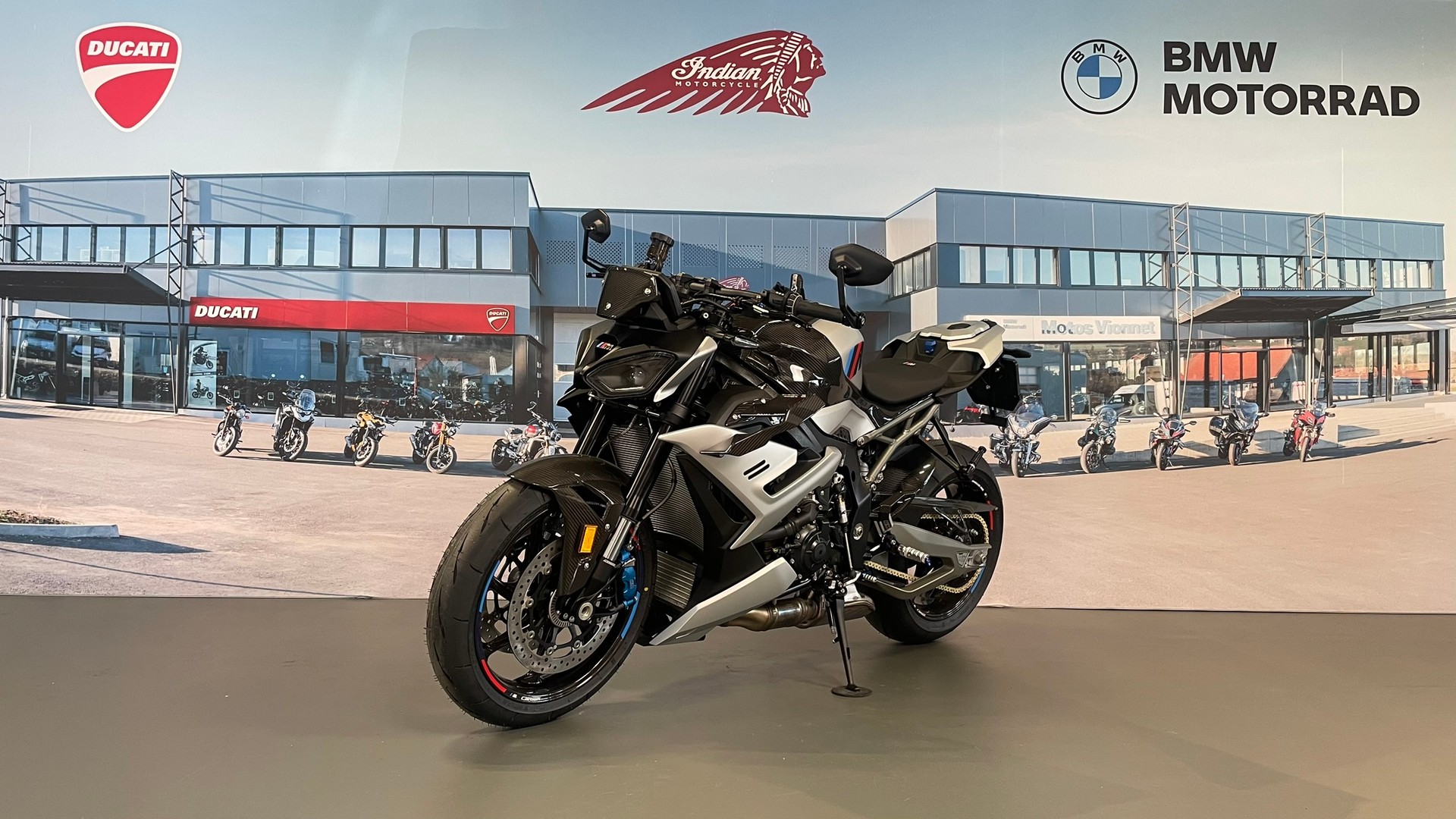 BMW M 1000 R Service inclus 3 ans ou 30'000km / 5 ans de garantie jusqu'au 30.11.2026-showroom-element-2