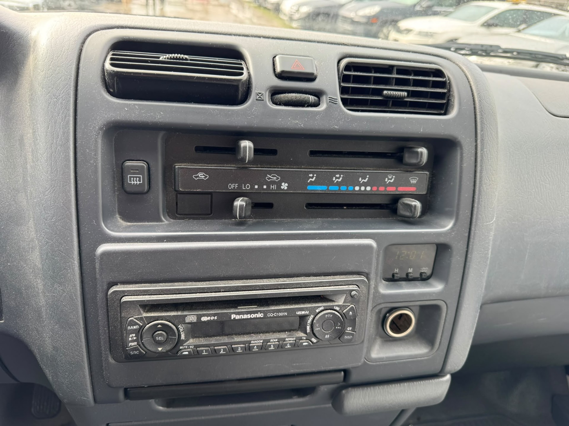 TOYOTA Hiace 2.7 Van-image-15