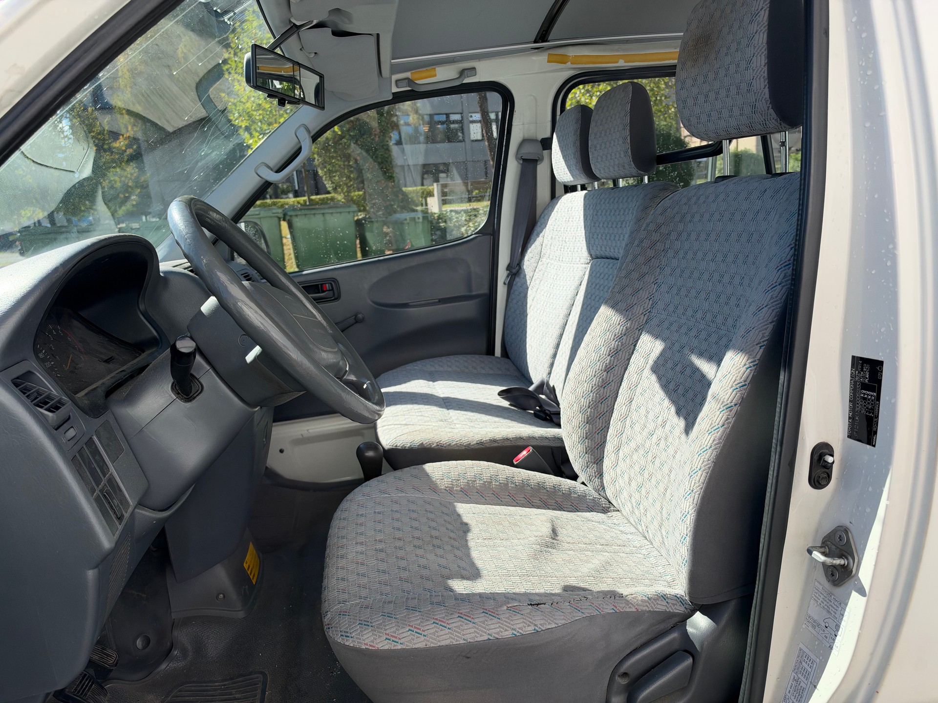 TOYOTA Hiace 2.7 Van-image-8