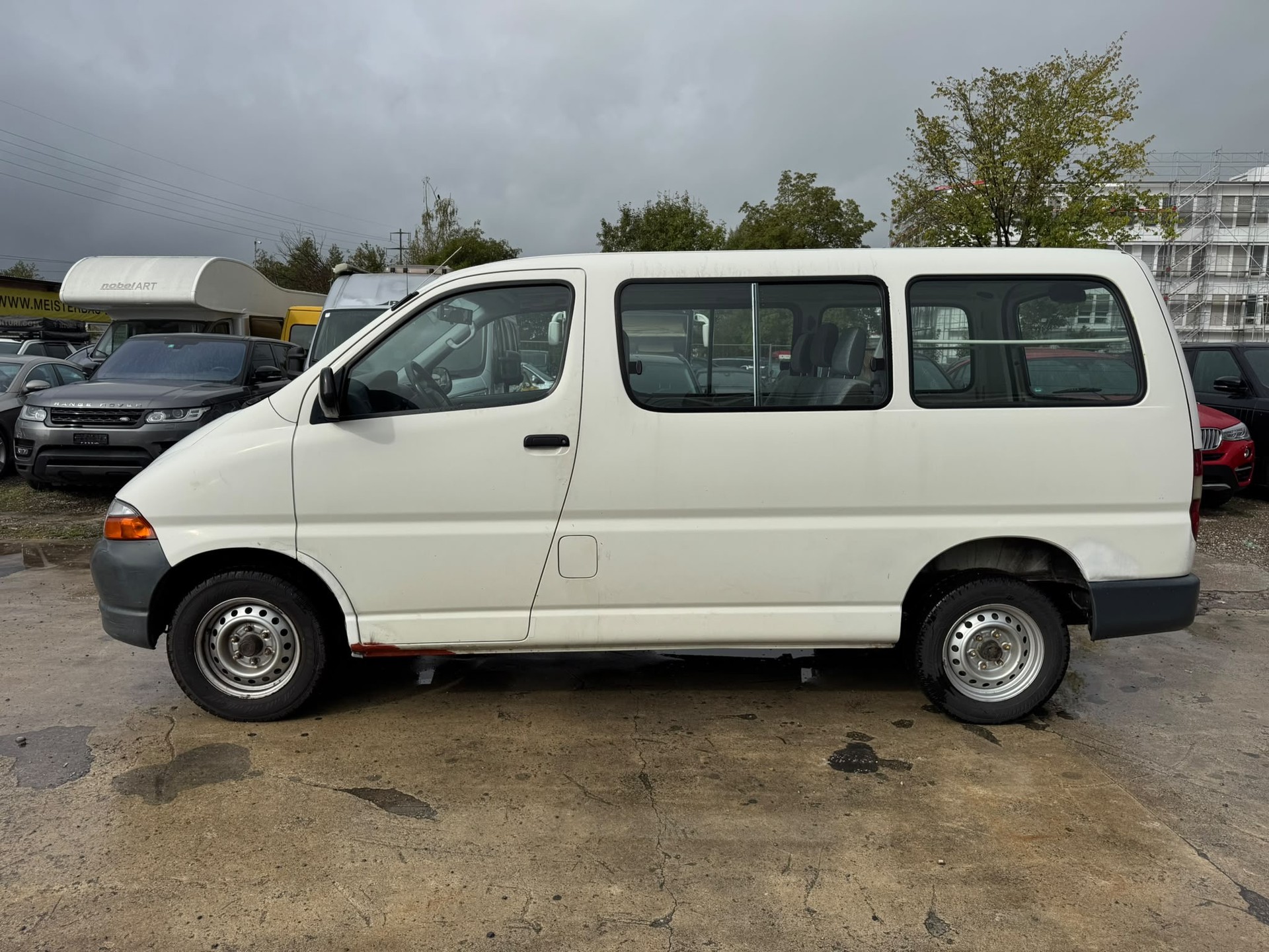 TOYOTA Hiace 2.7 Van-image-3