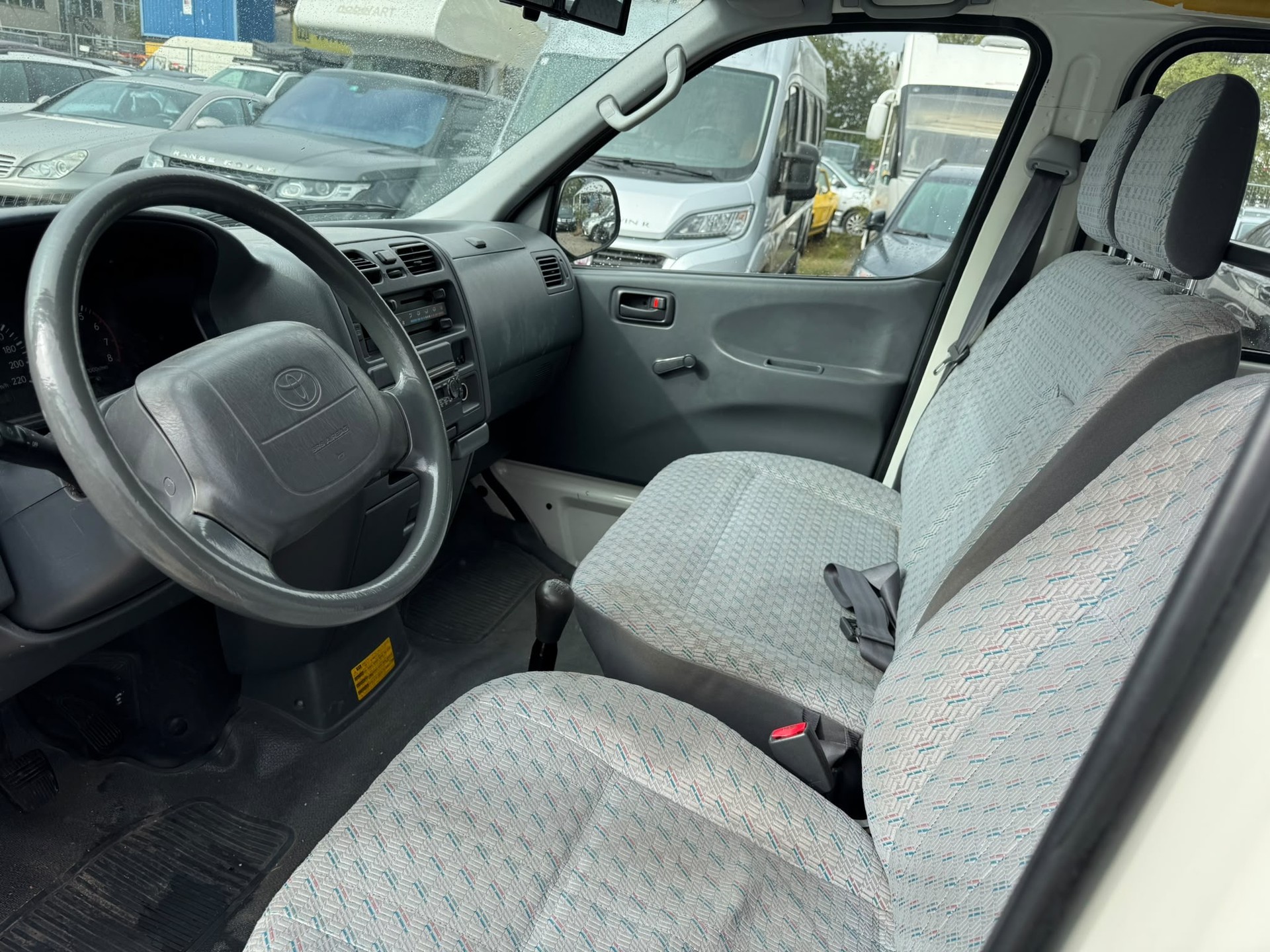 TOYOTA Hiace 2.7 Van-image-10