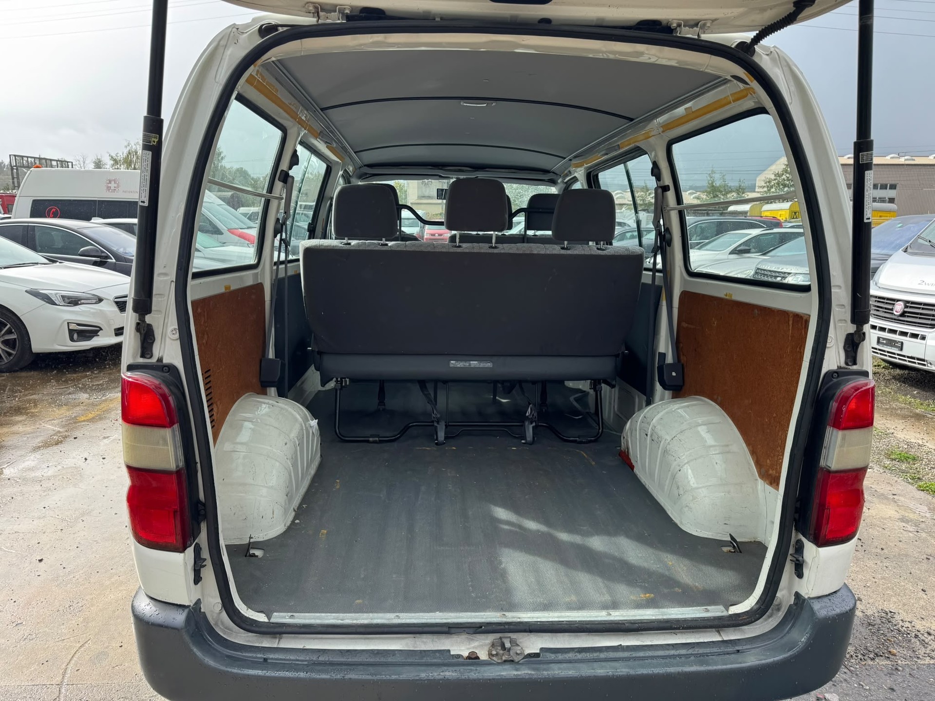 TOYOTA Hiace 2.7 Van-image-5
