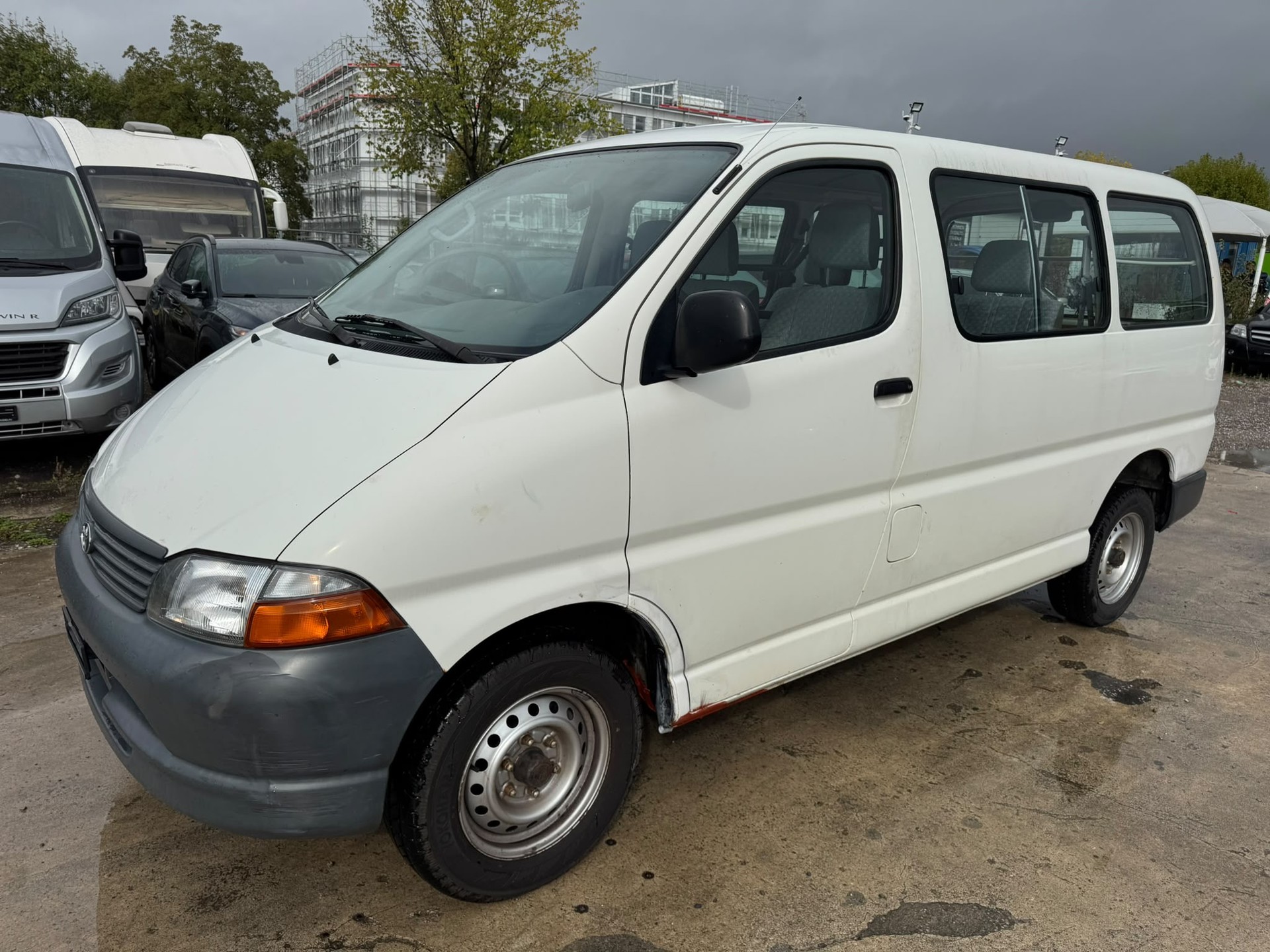 TOYOTA Hiace 2.7 Van-image-2