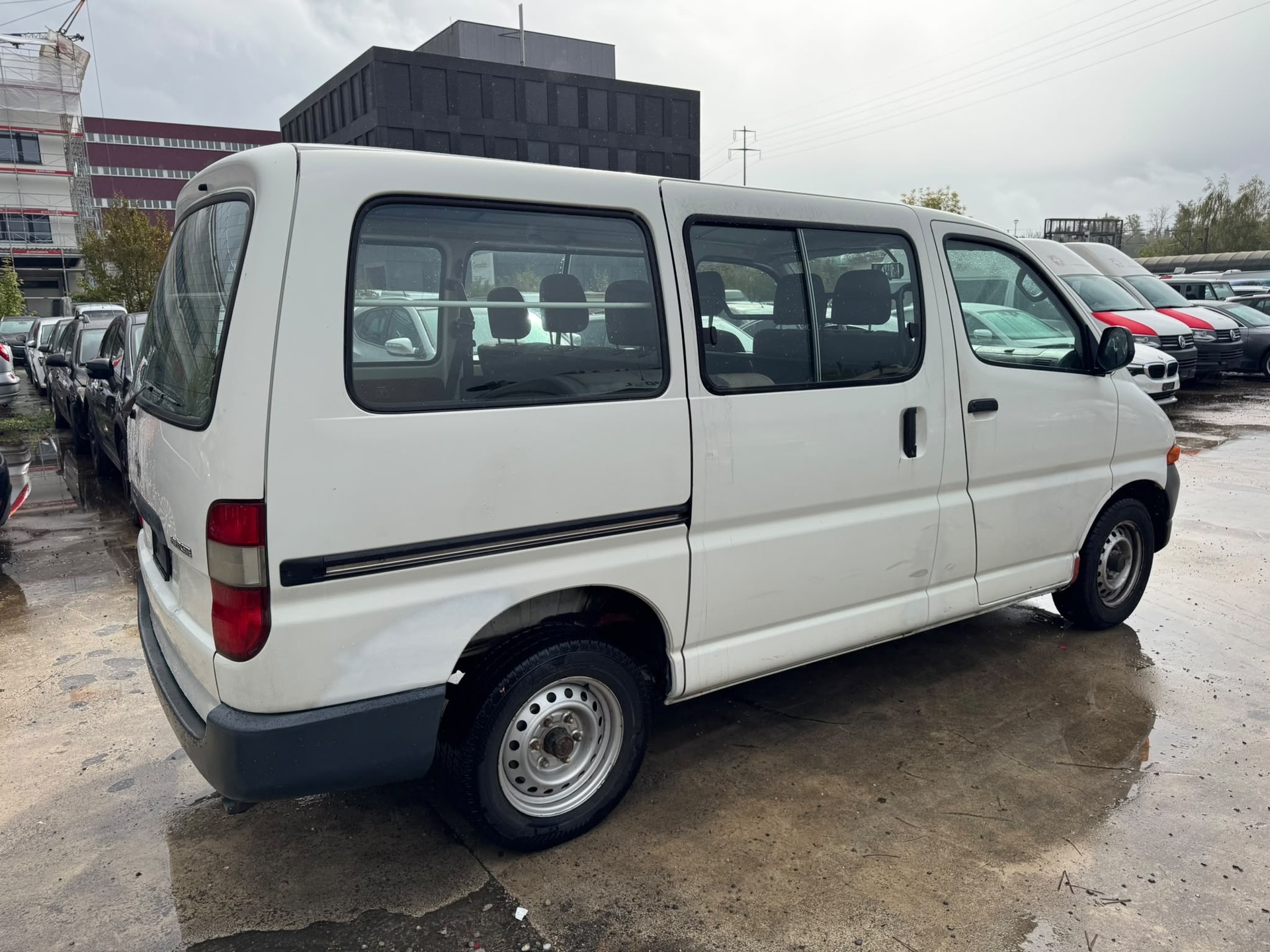 TOYOTA Hiace 2.7 Van-image-12