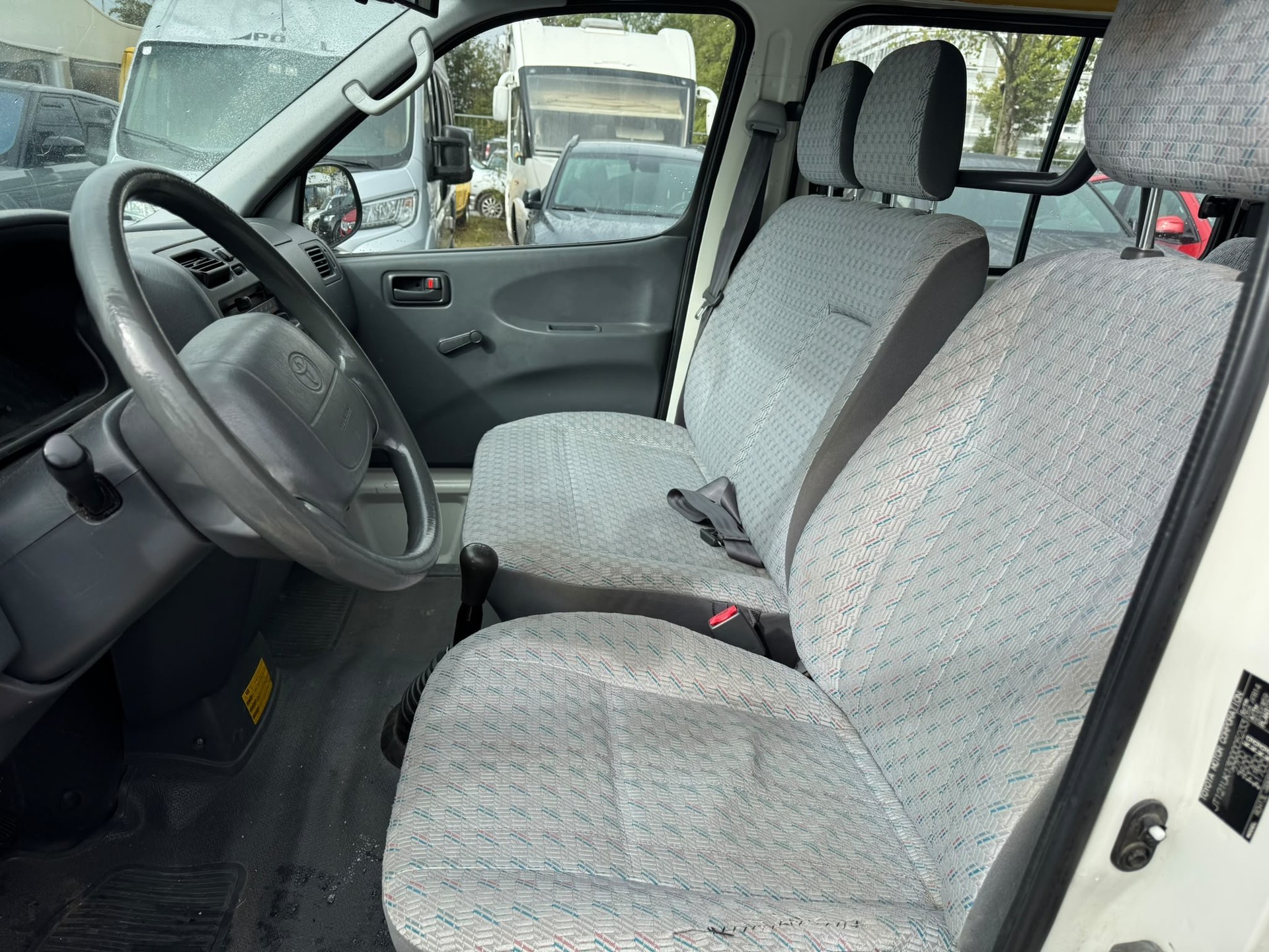 TOYOTA Hiace 2.7 Van-image-9