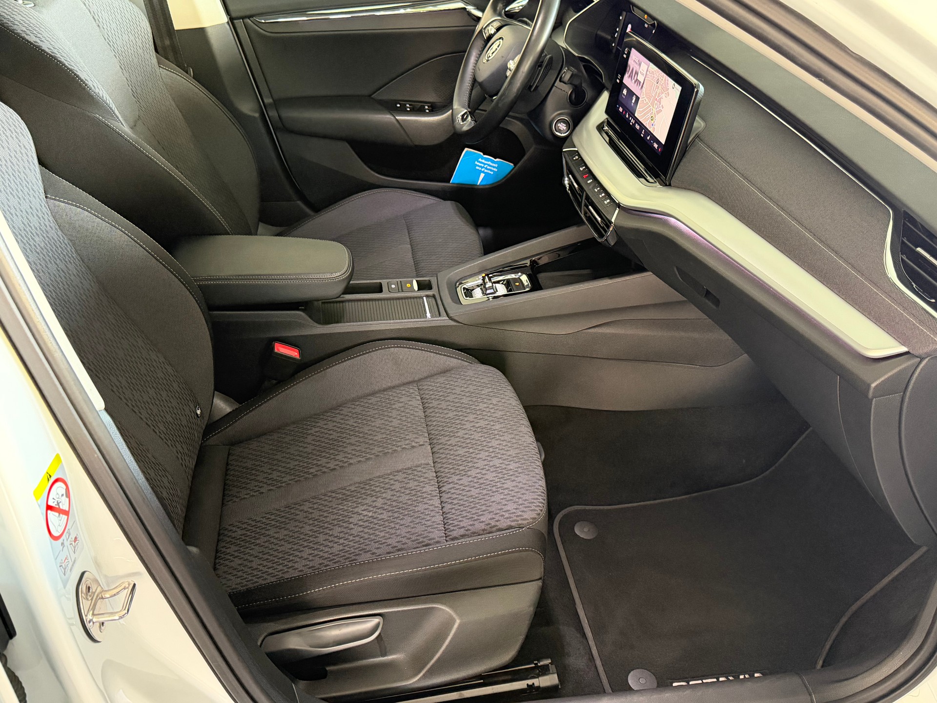 SKODA Octavia Combi 2.0 TDI DSG Style 4x4 / CH Fahrzeug-image-18