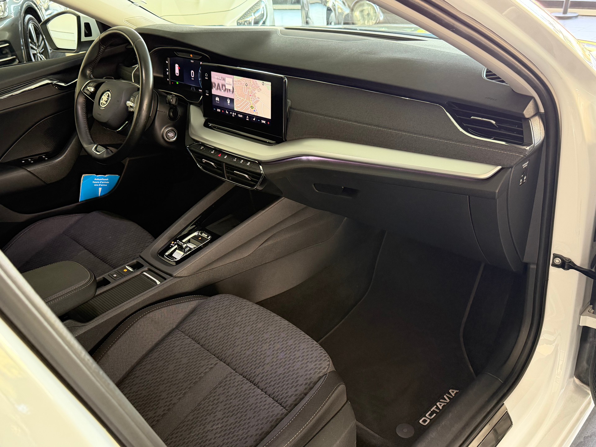 SKODA Octavia Combi 2.0 TDI DSG Style 4x4 / CH Fahrzeug-image-16