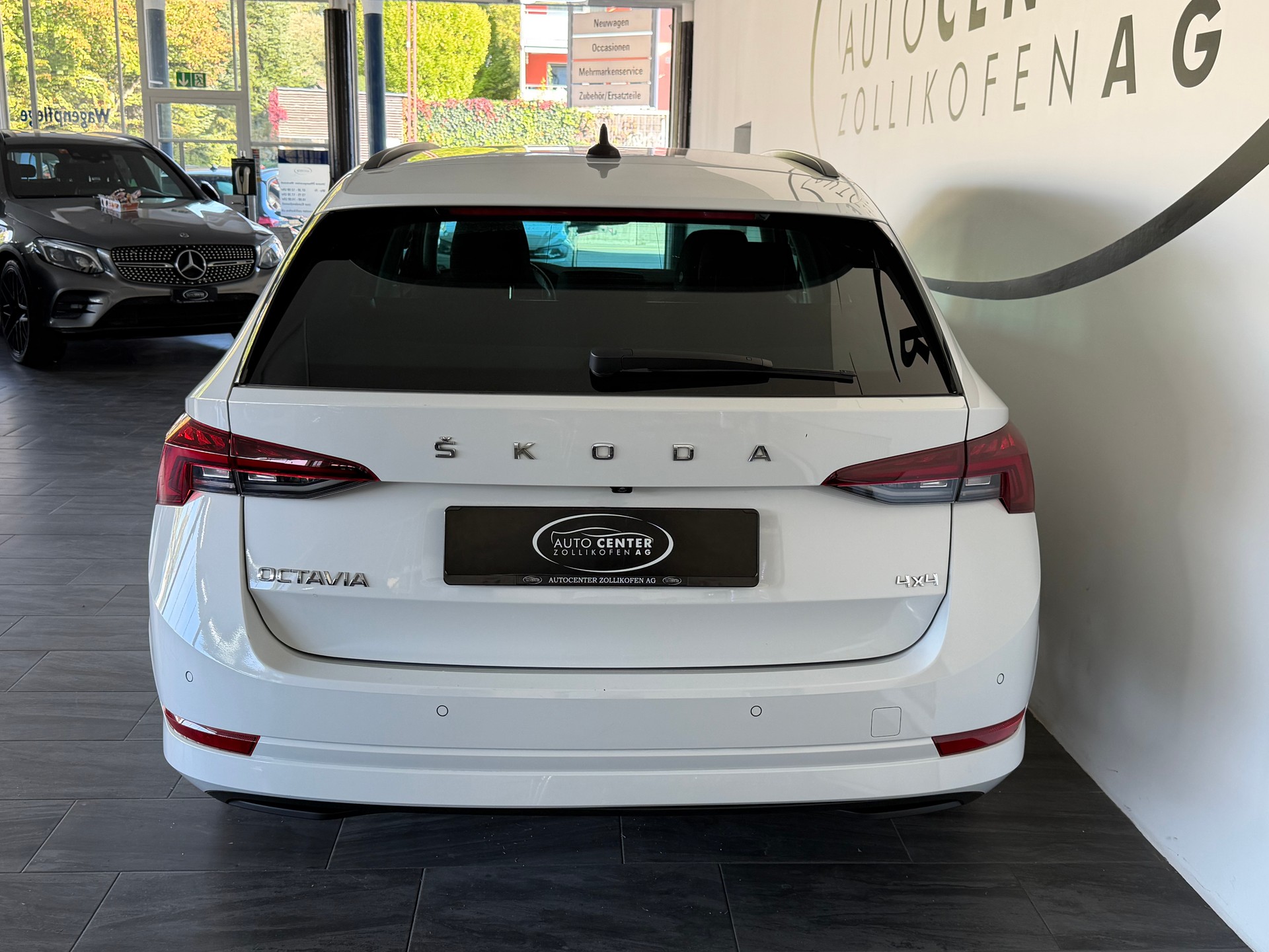 SKODA Octavia Combi 2.0 TDI DSG Style 4x4 / CH Fahrzeug-image-10