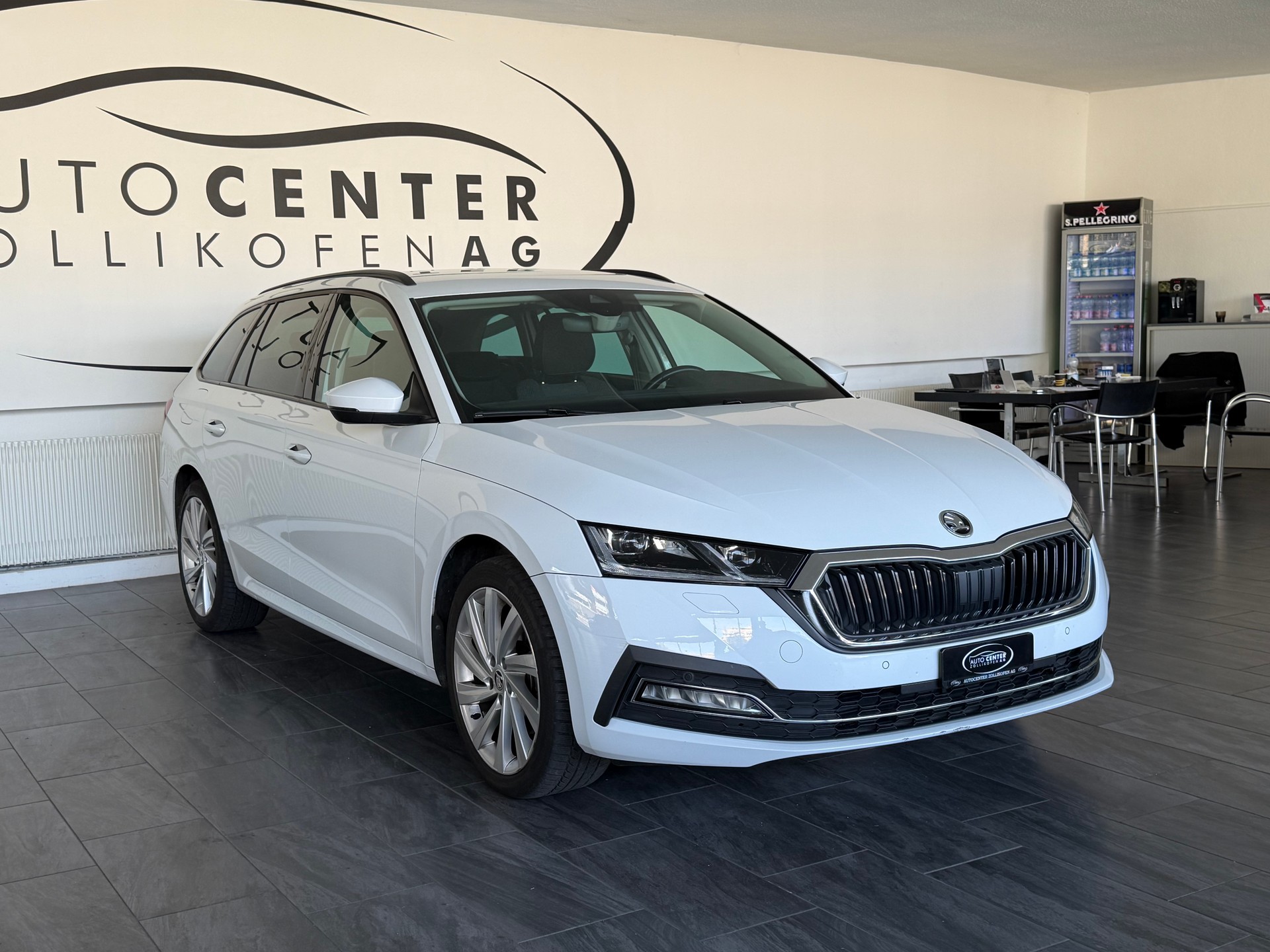 SKODA Octavia Combi 2.0 TDI DSG Style 4x4 / CH Fahrzeug-image-2