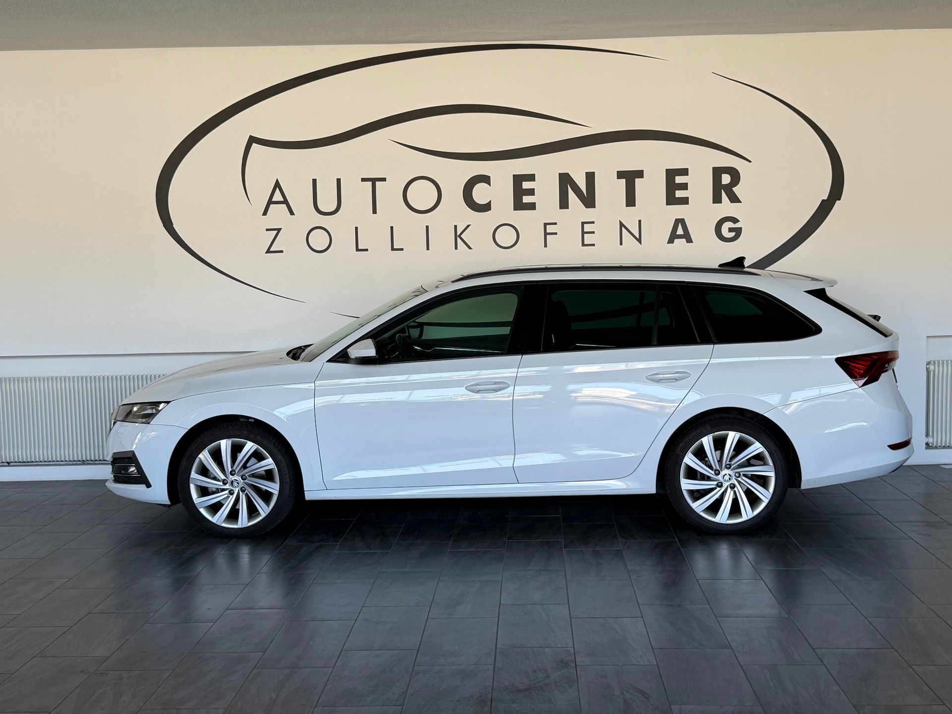 SKODA Octavia Combi 2.0 TDI DSG Style 4x4 / CH Fahrzeug-image-6