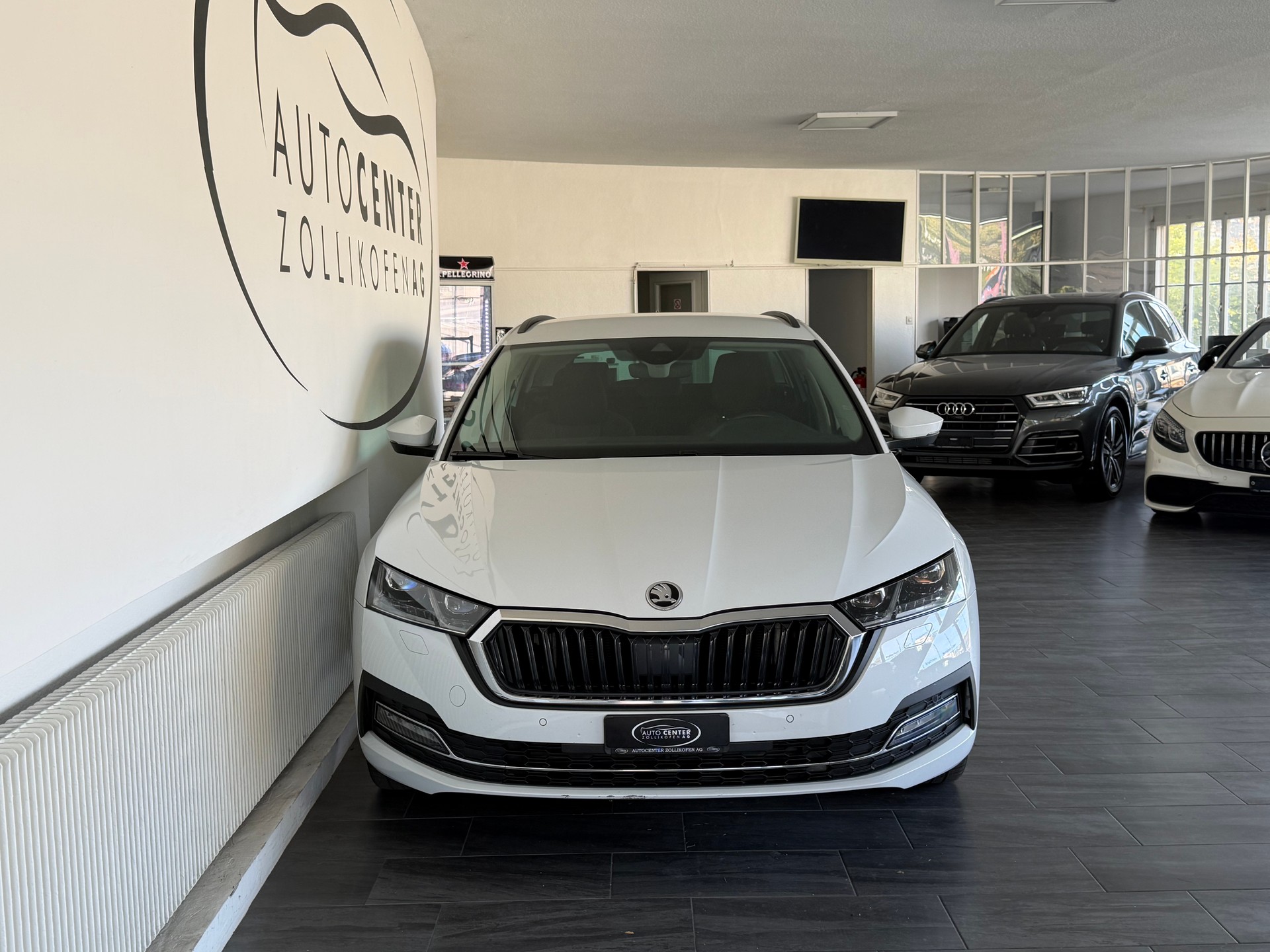 SKODA Octavia Combi 2.0 TDI DSG Style 4x4 / CH Fahrzeug-image-3