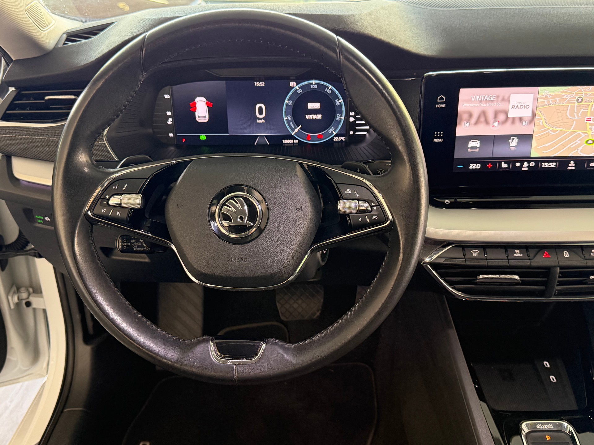 SKODA Octavia Combi 2.0 TDI DSG Style 4x4 / CH Fahrzeug-image-12