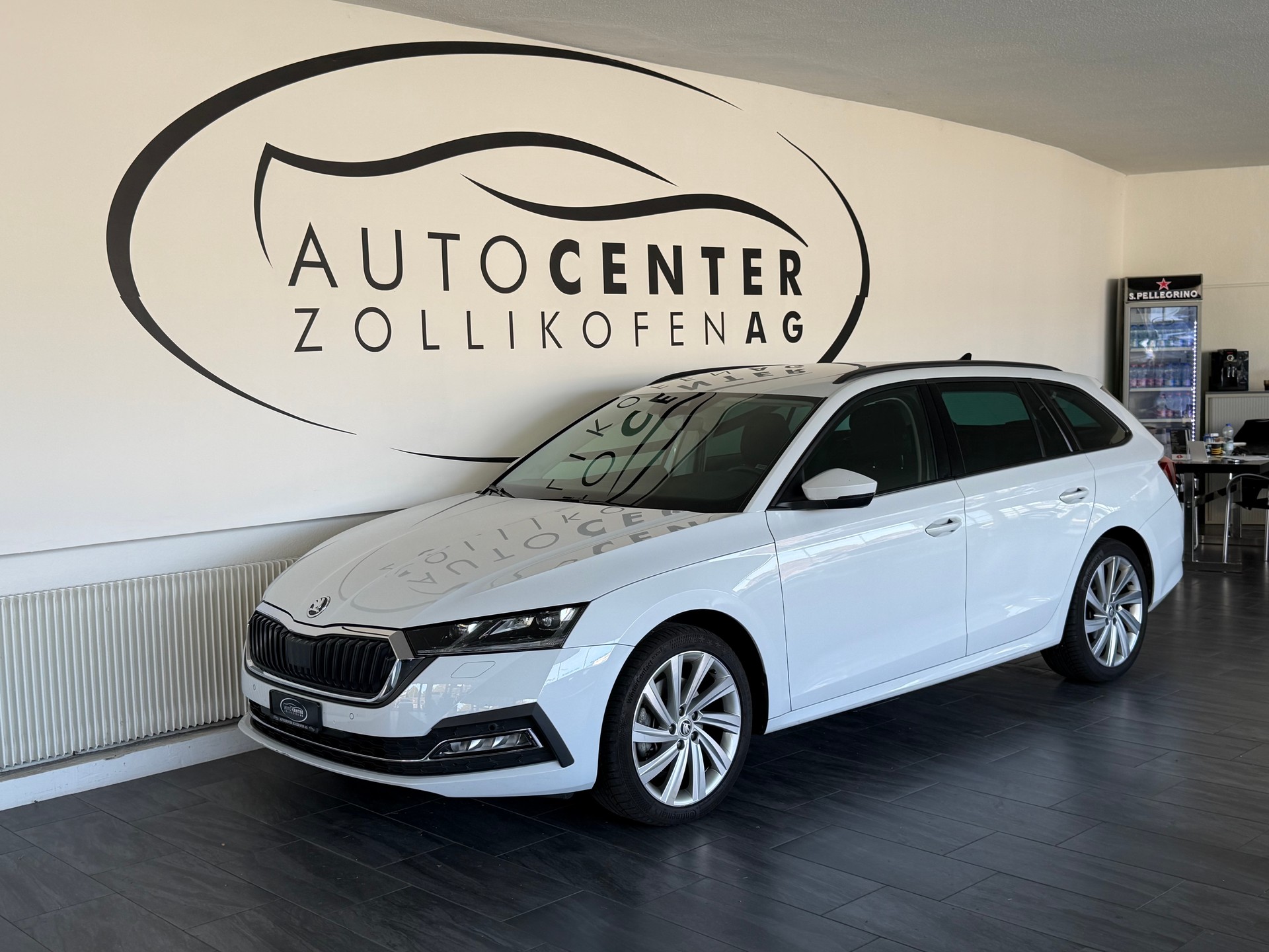 SKODA Octavia Combi 2.0 TDI DSG Style 4x4 / CH Fahrzeug-image-5