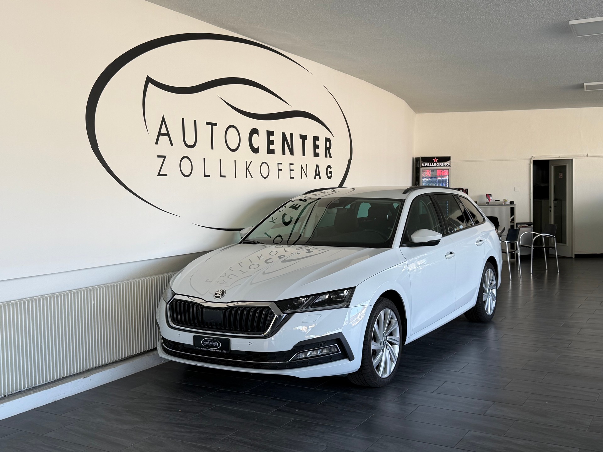 SKODA Octavia Combi 2.0 TDI DSG Style 4x4 / CH Fahrzeug-image-4