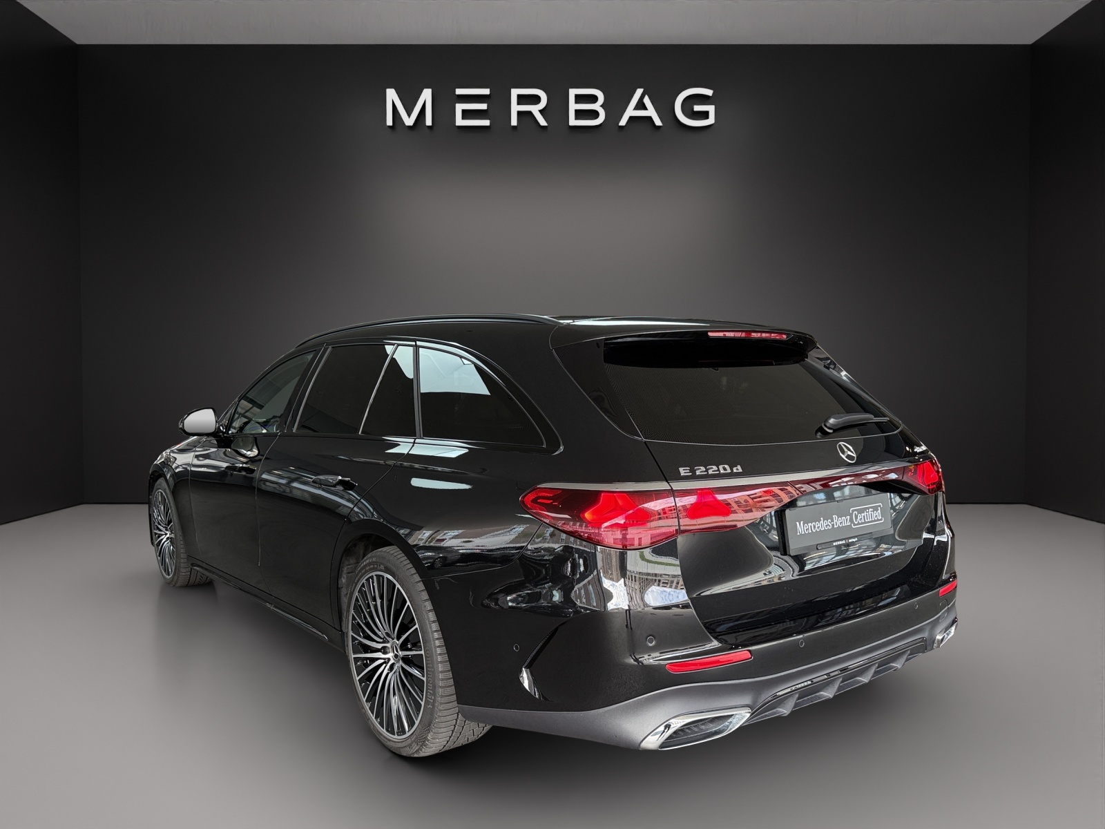 MERCEDES-BENZ E 220 d T 4Matic 9G-Tronic-image-5