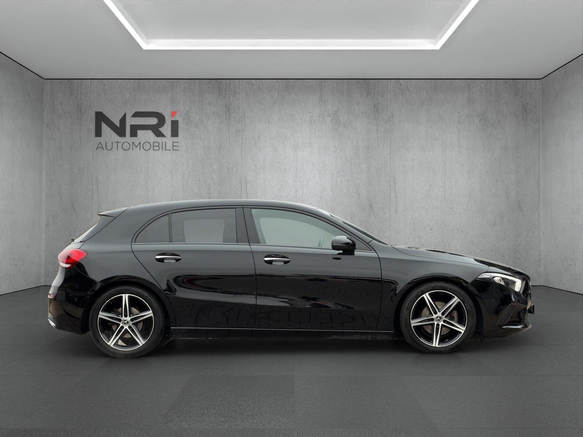 MERCEDES-BENZ A 180 Progressive-showroom-element-3