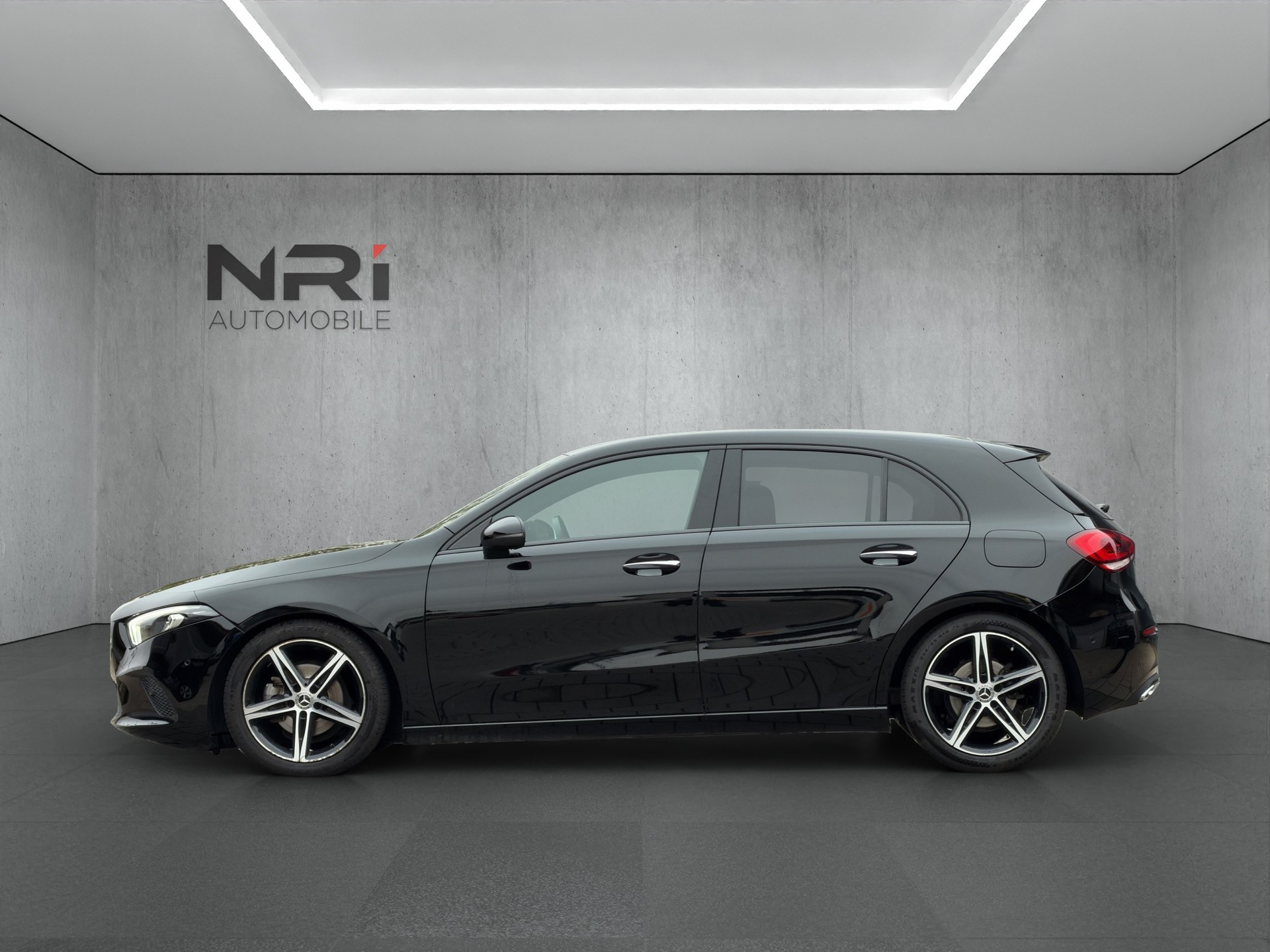 MERCEDES-BENZ A 180 Progressive-image-7