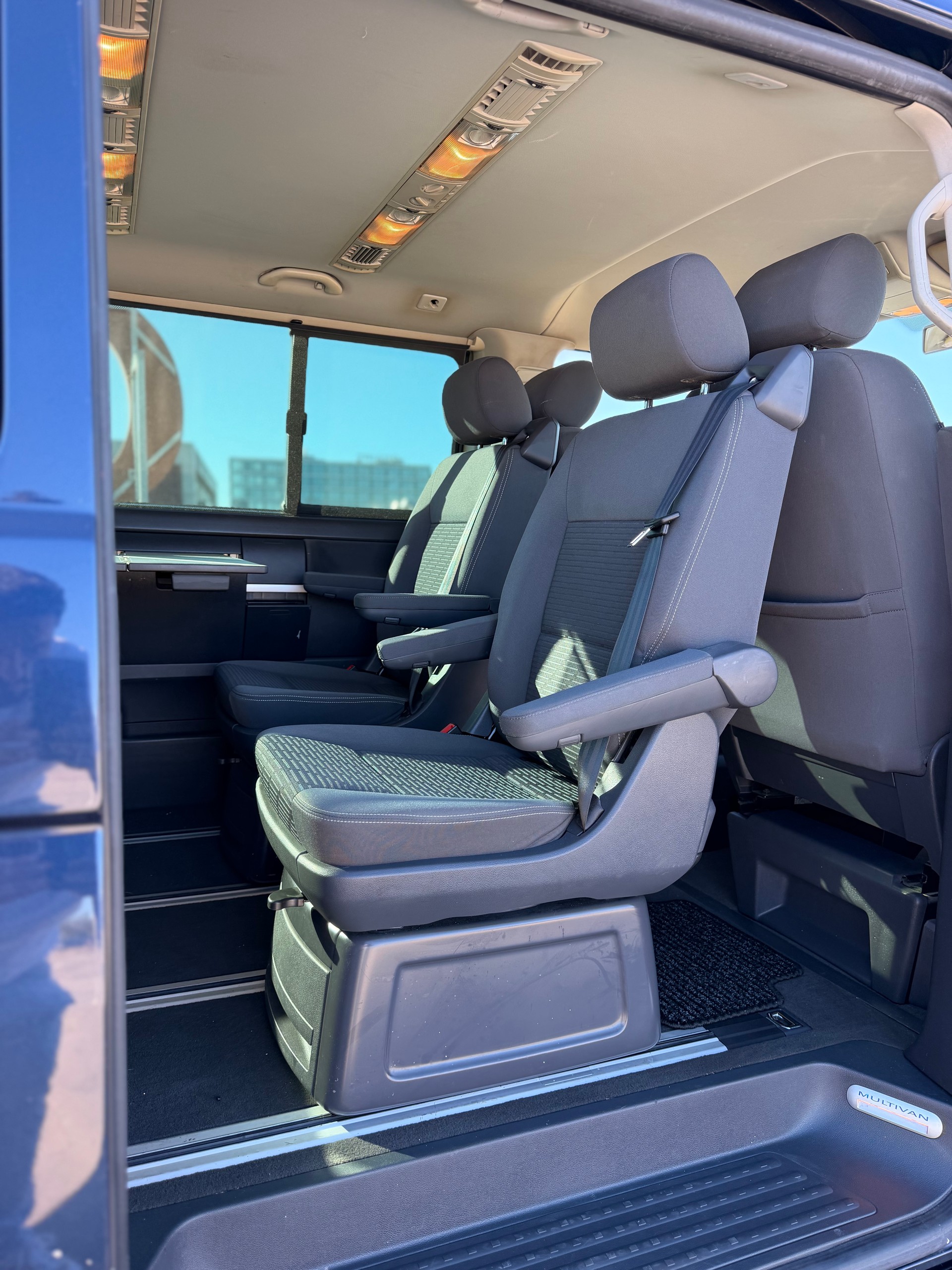 VW T5 Multivan 2.0 TDI CR Family DSG-image-10