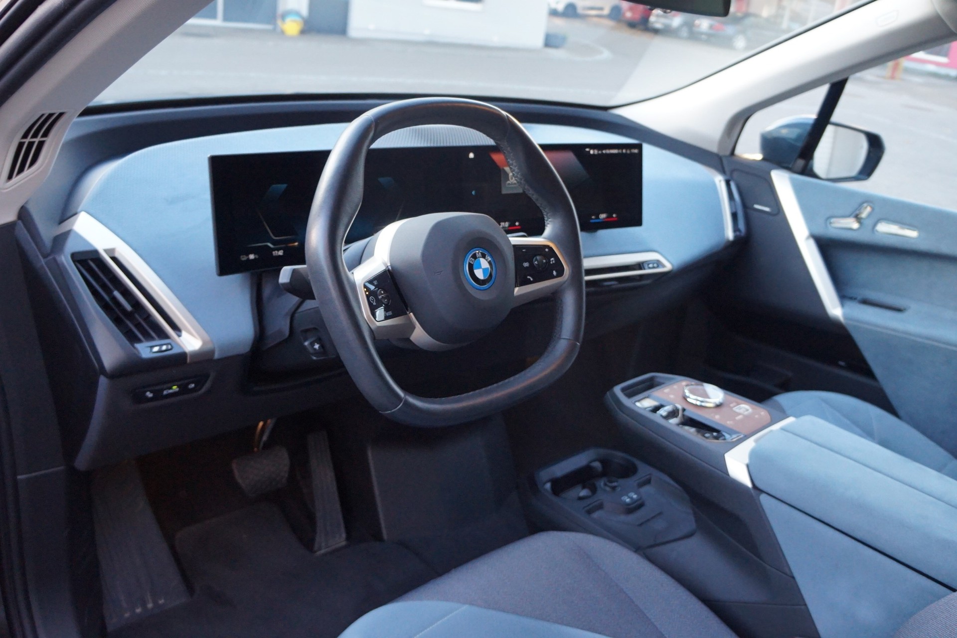 BMW iX xDrive40 L.Edition ** GARANTIE BIS 01.2030 -GRATIS SERVICE 10JAHRE 100.000KM -PARK ASSIS..PLUS -DRIVE ASSIST PROFESSIONAL**-image-8
