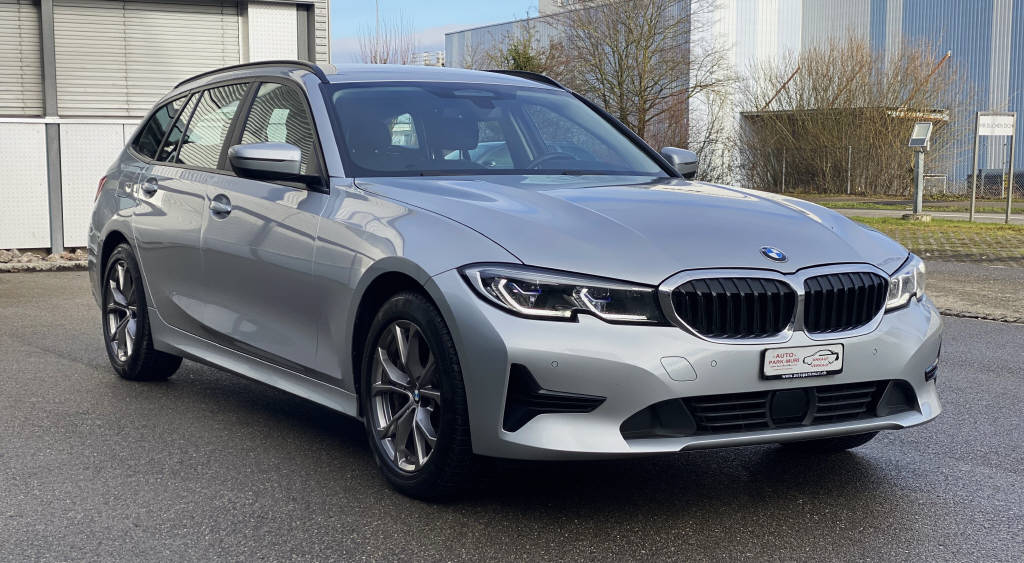 BMW 330i xDrive Touring-image-2